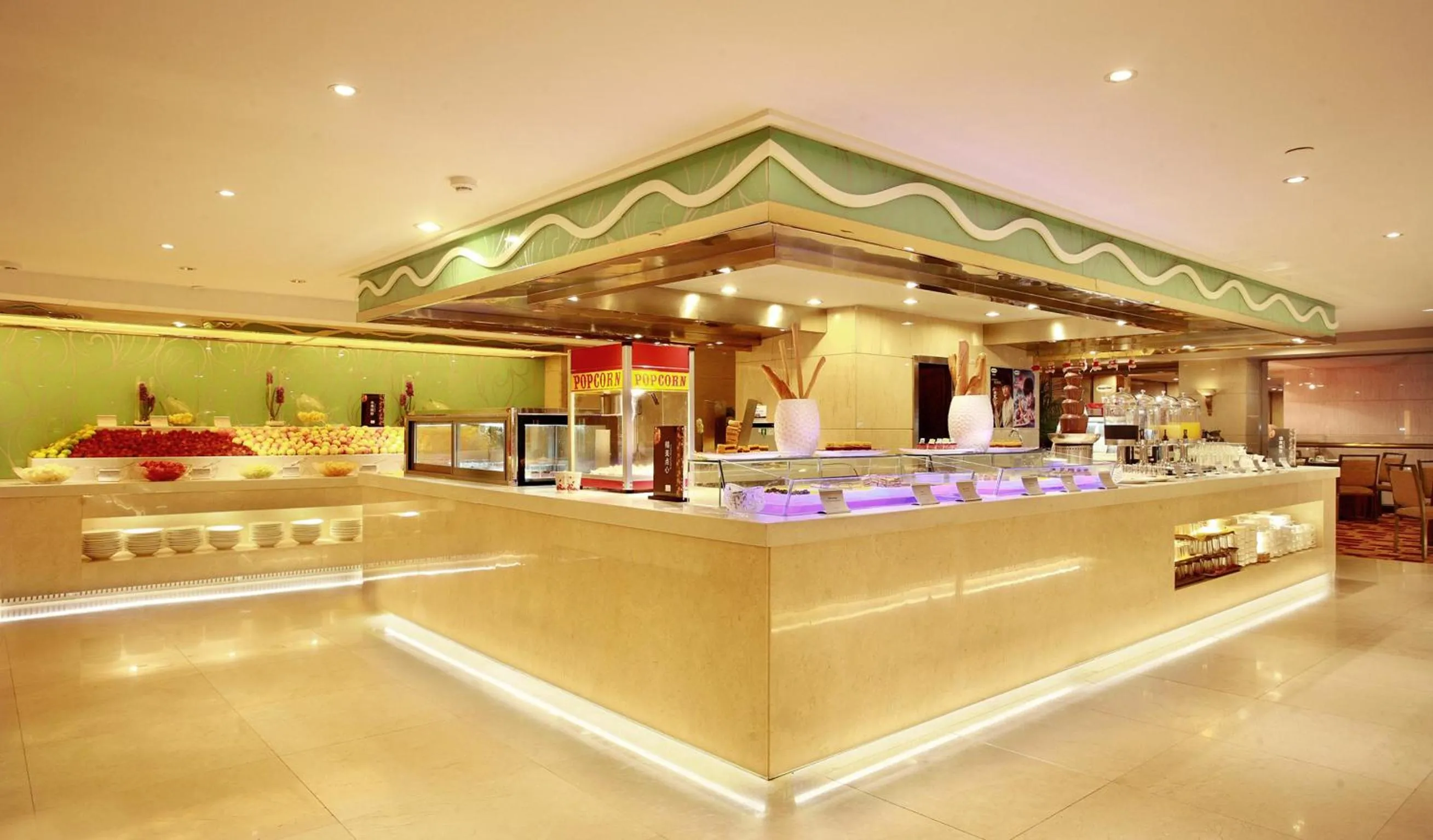 Restaurant/places to eat in Lijiang Waterfall Hotel Guilin