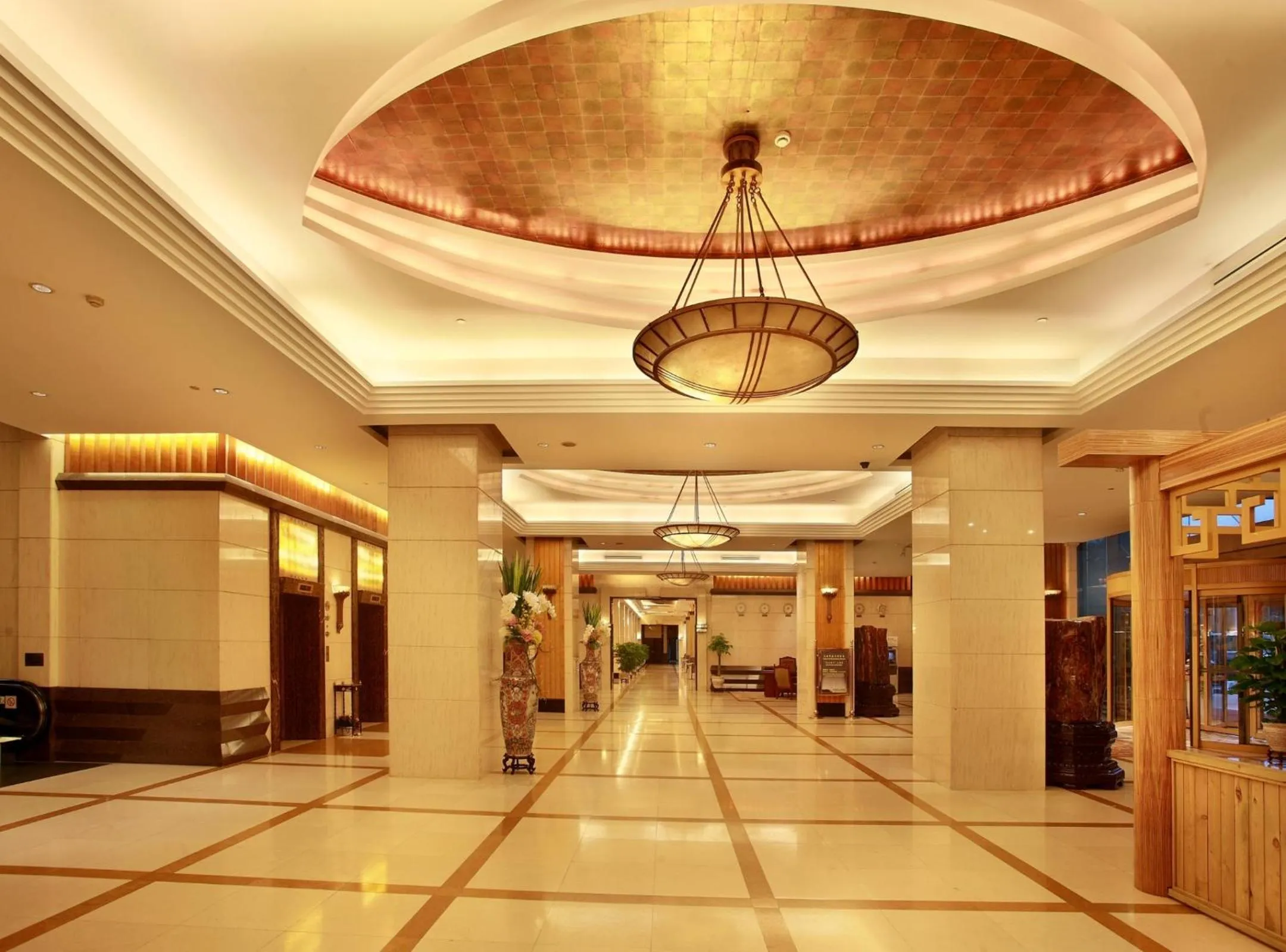 Facade/entrance in Lijiang Waterfall Hotel Guilin