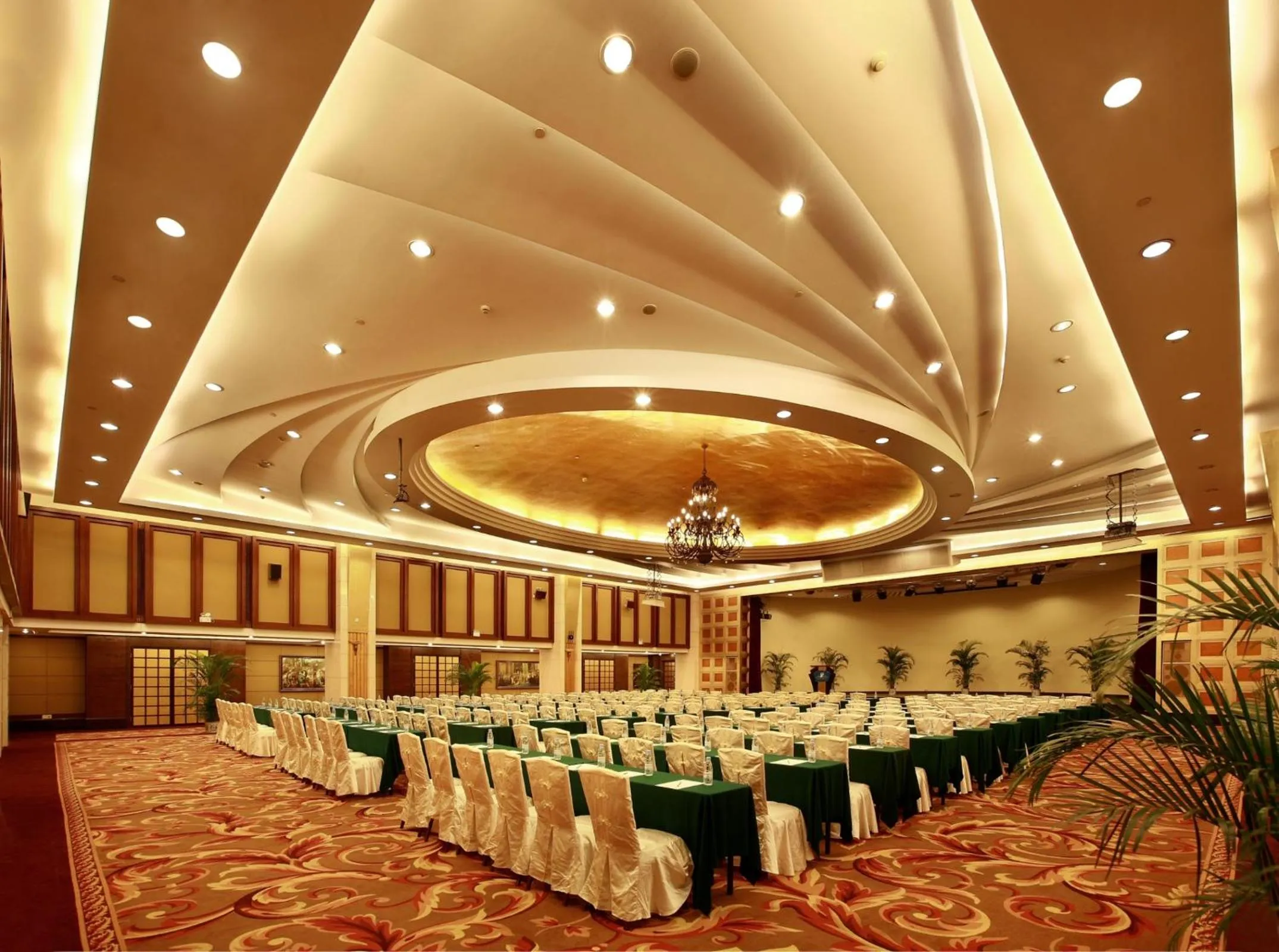 Banquet/Function facilities in Lijiang Waterfall Hotel Guilin