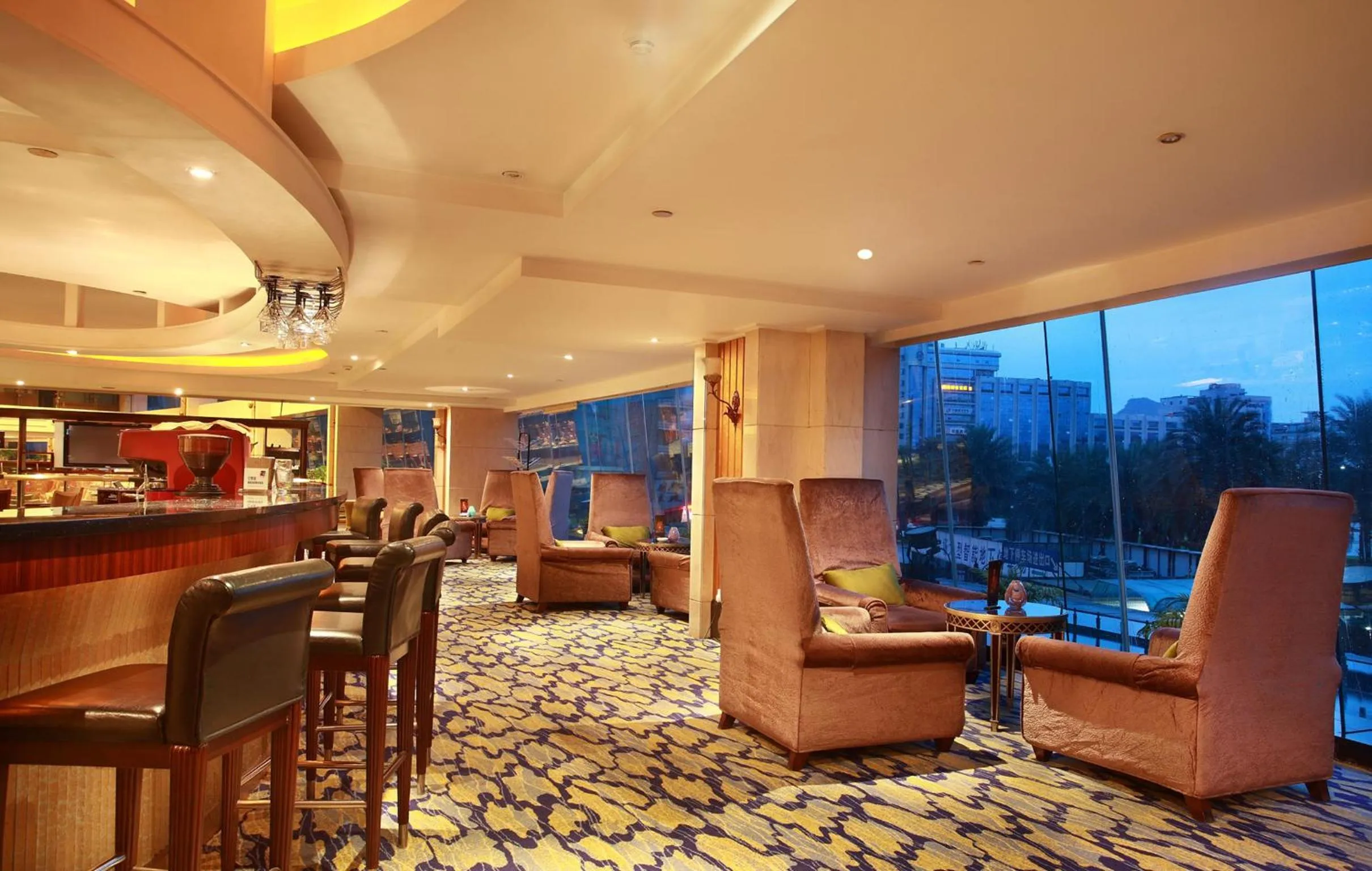 Lounge or bar in Lijiang Waterfall Hotel Guilin
