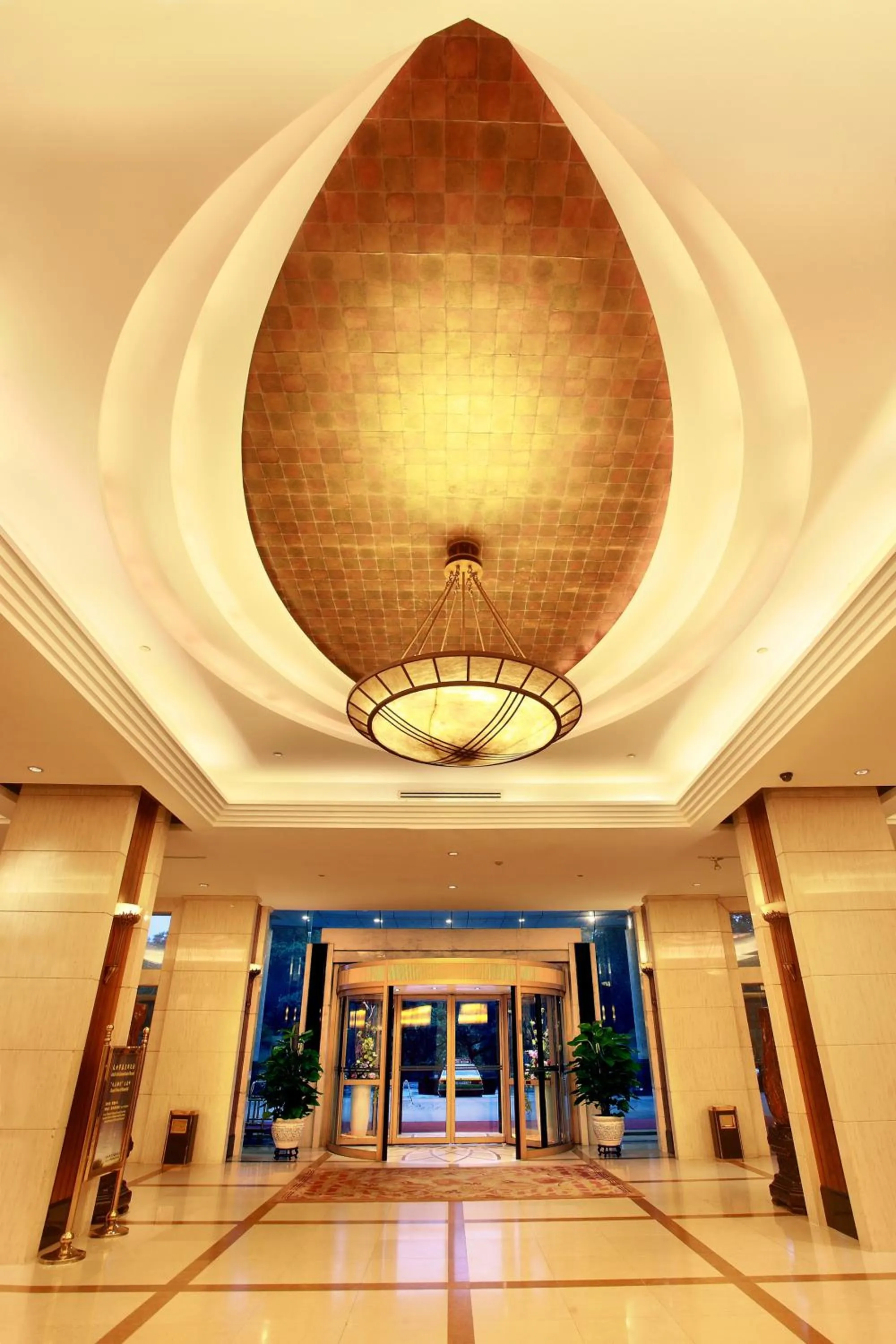 Facade/entrance in Lijiang Waterfall Hotel Guilin