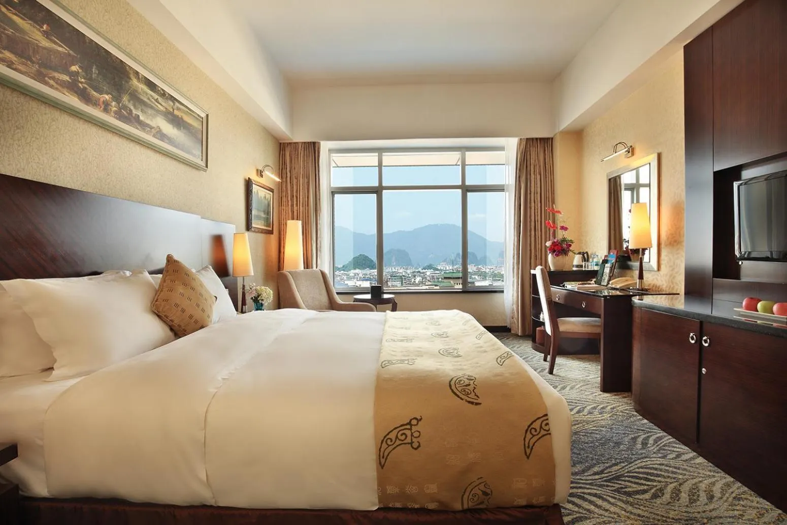 Photo of the whole room, Bed in Lijiang Waterfall Hotel Guilin