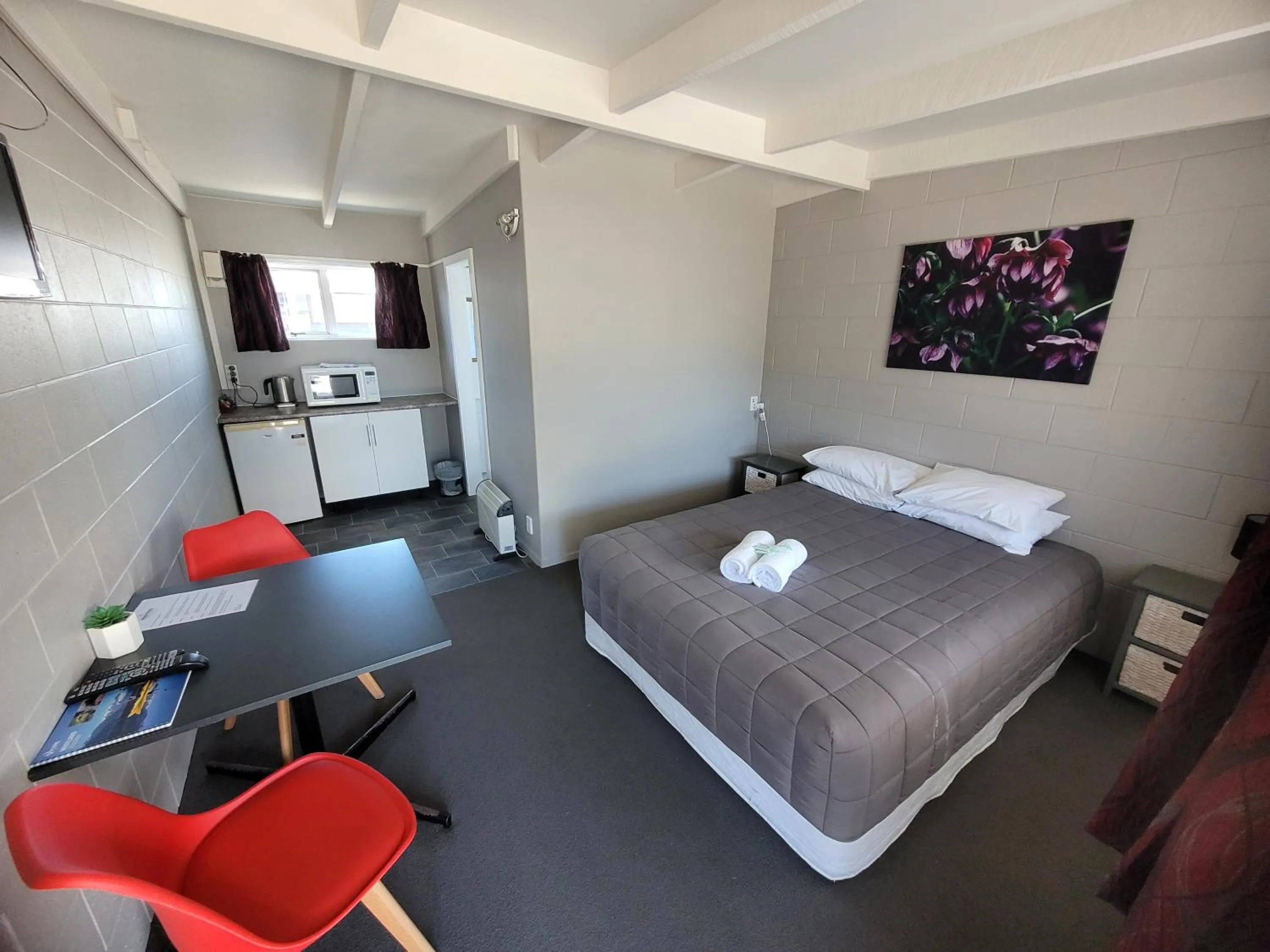 Bed in Railway Hotel/Motel Hokitika