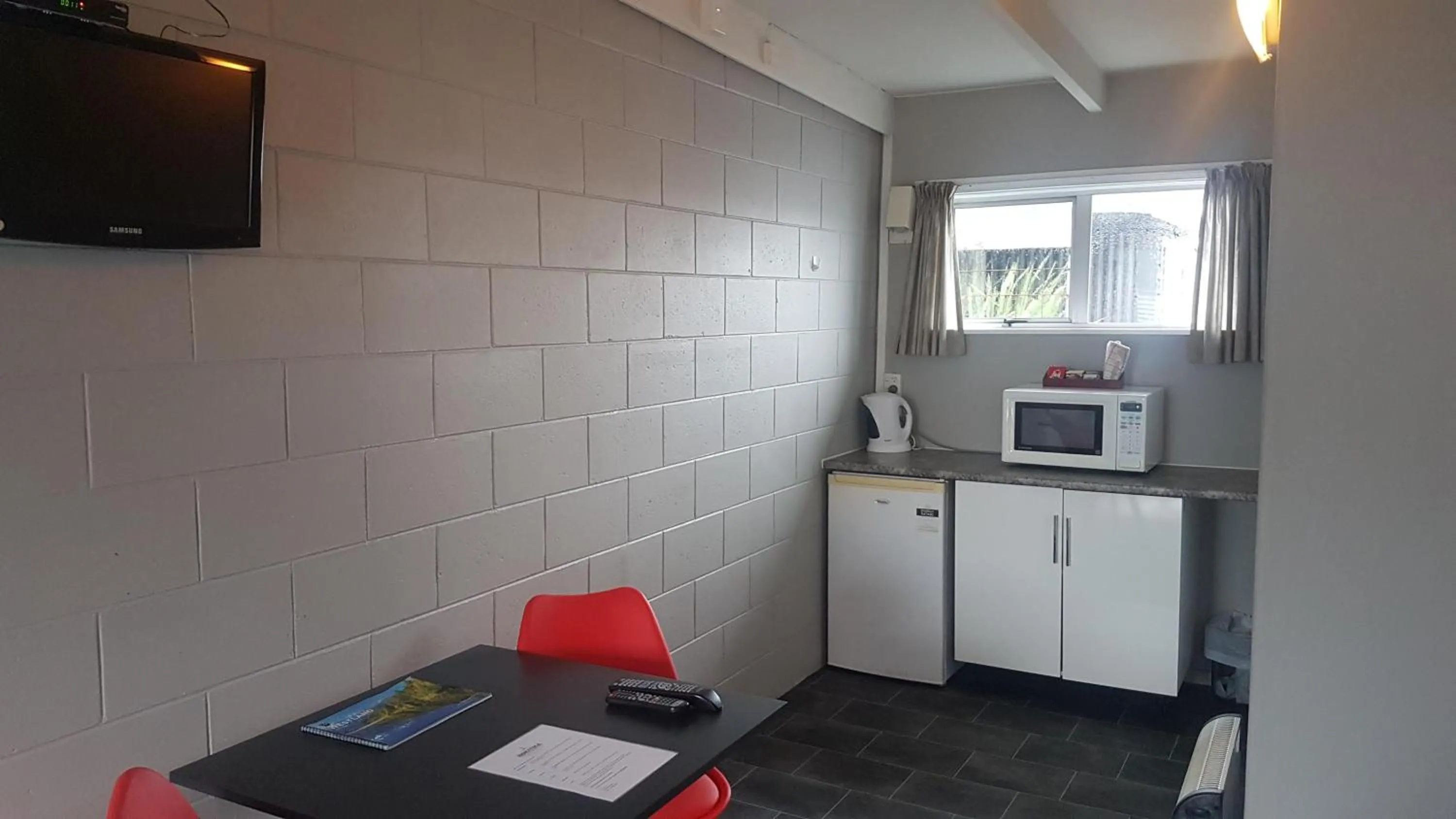 TV and multimedia in Railway Hotel/Motel Hokitika