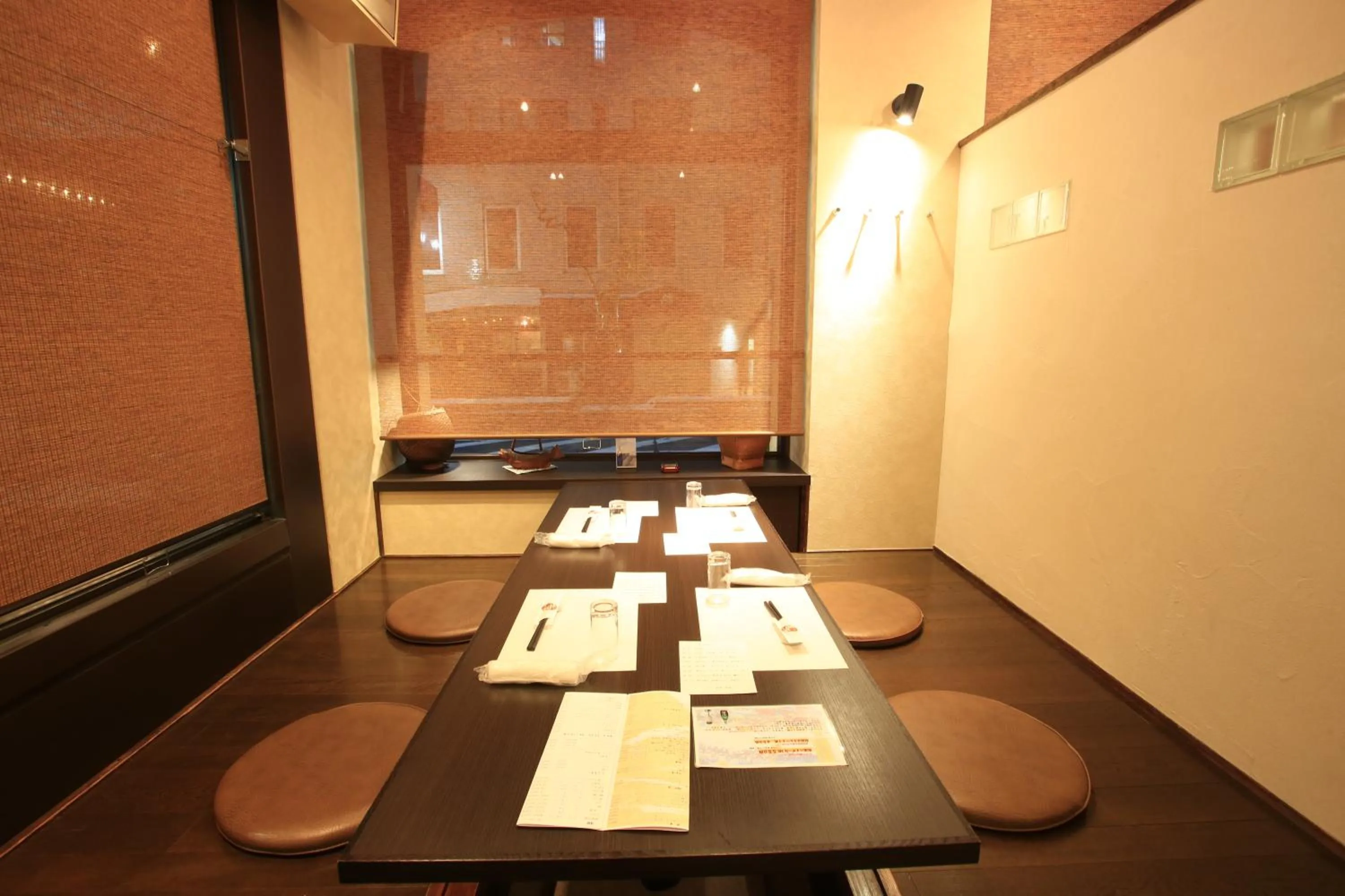 Restaurant/places to eat in Hotel New Station