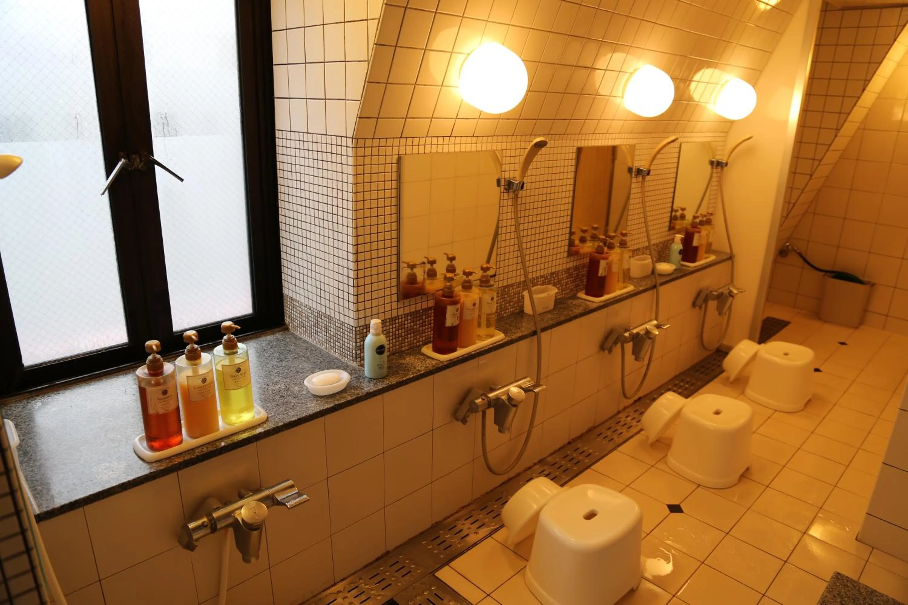 Public Bath in Hotel New Station