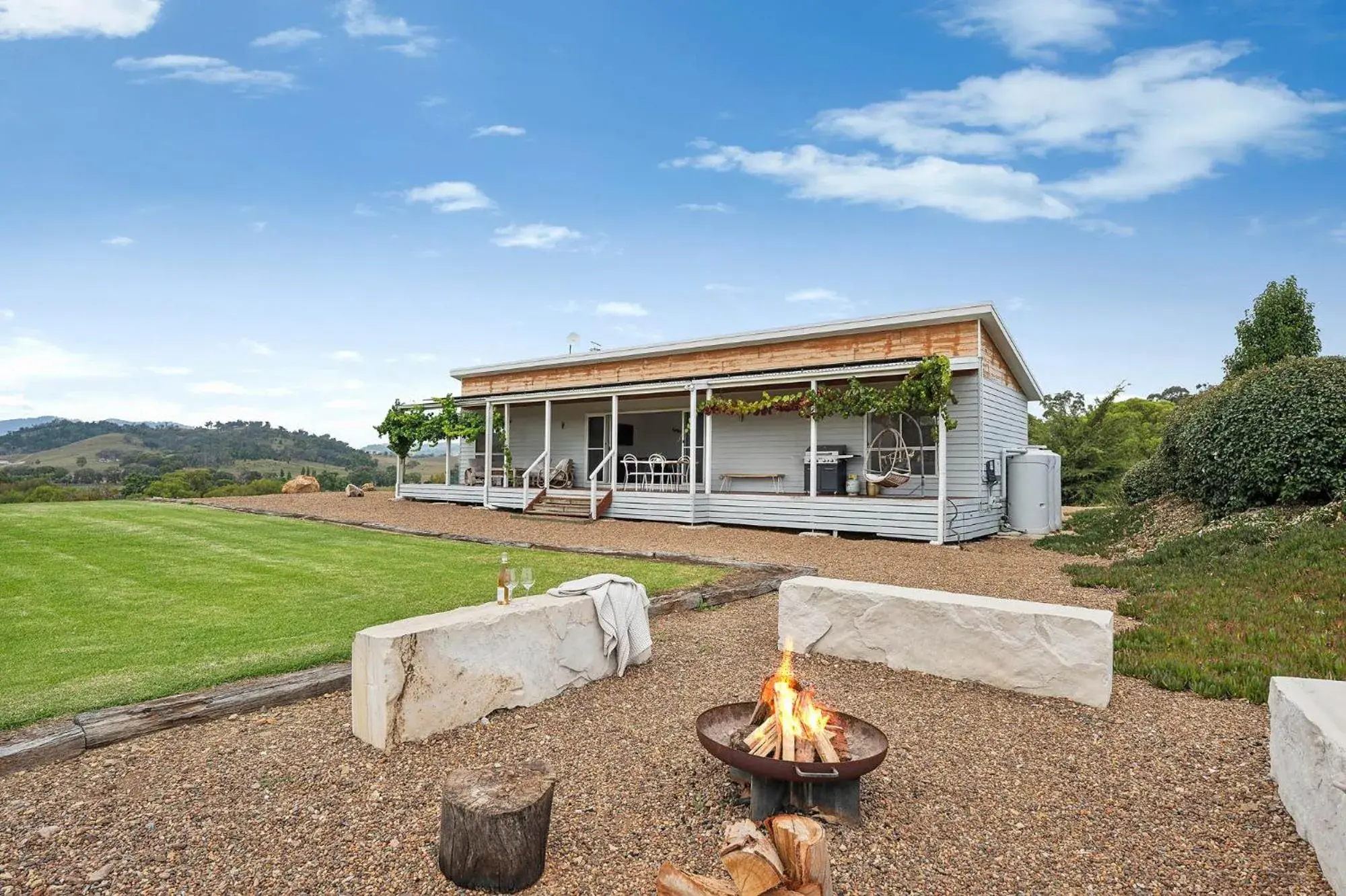 Two-Bedroom House in Stay in Mudgee The Grove, The Church, And Premium Private Homestead Two-Bedroom House in Stay in Mudgee The Grove, The Church, And Premium Private Homestead