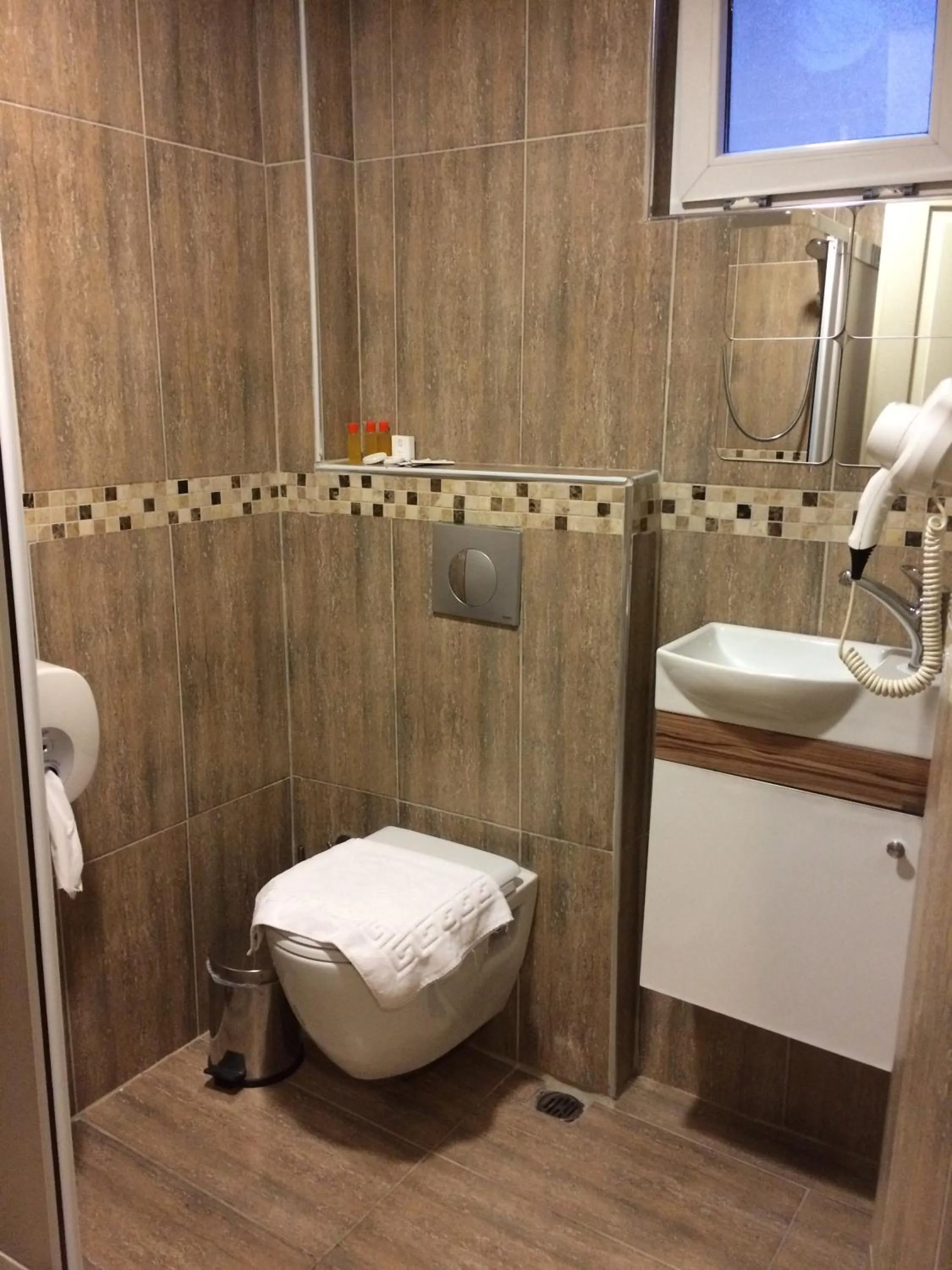 Shower in Hotel Buhara Family Inn