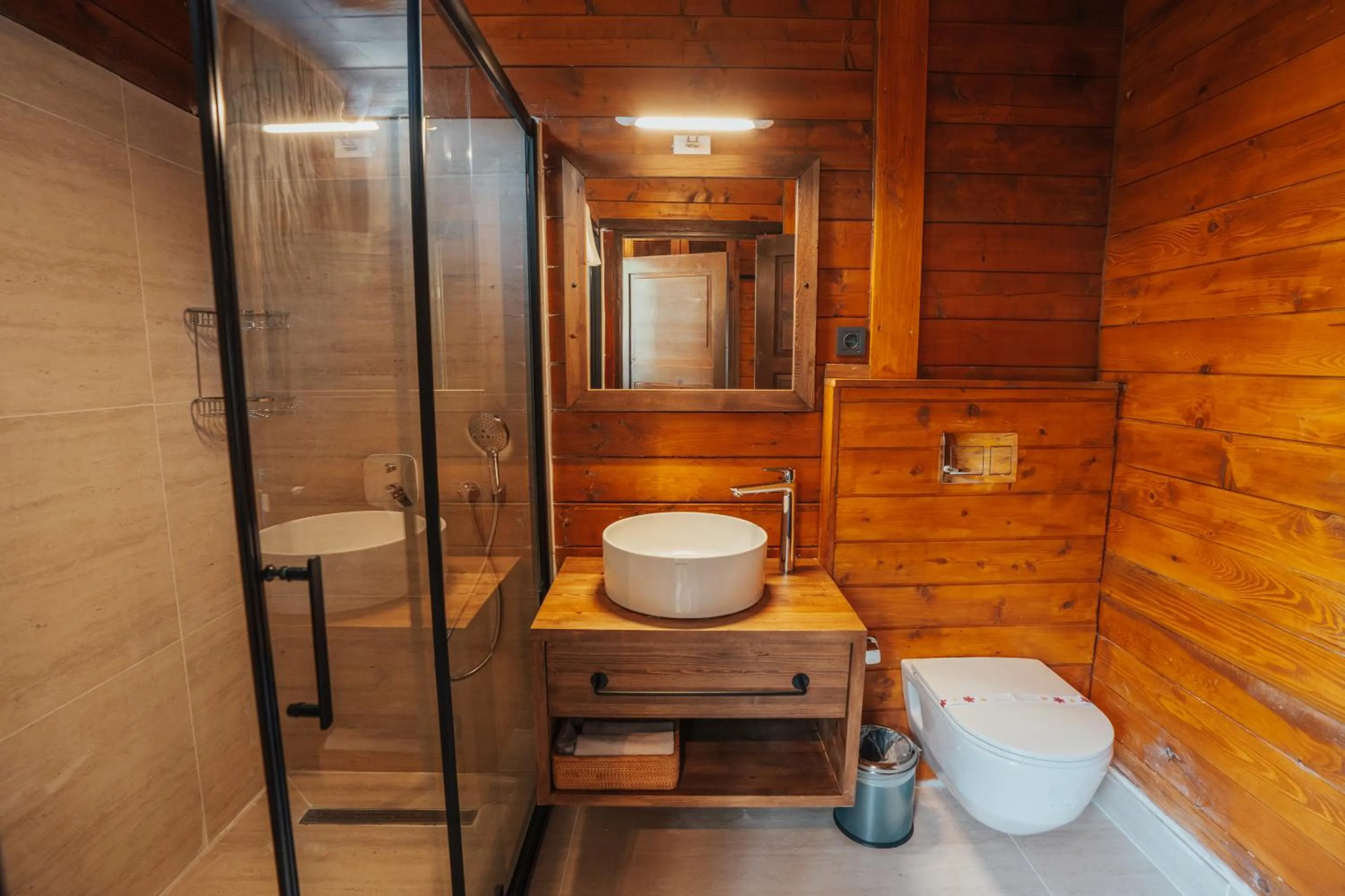 Toilet in Sea Valley Lodge