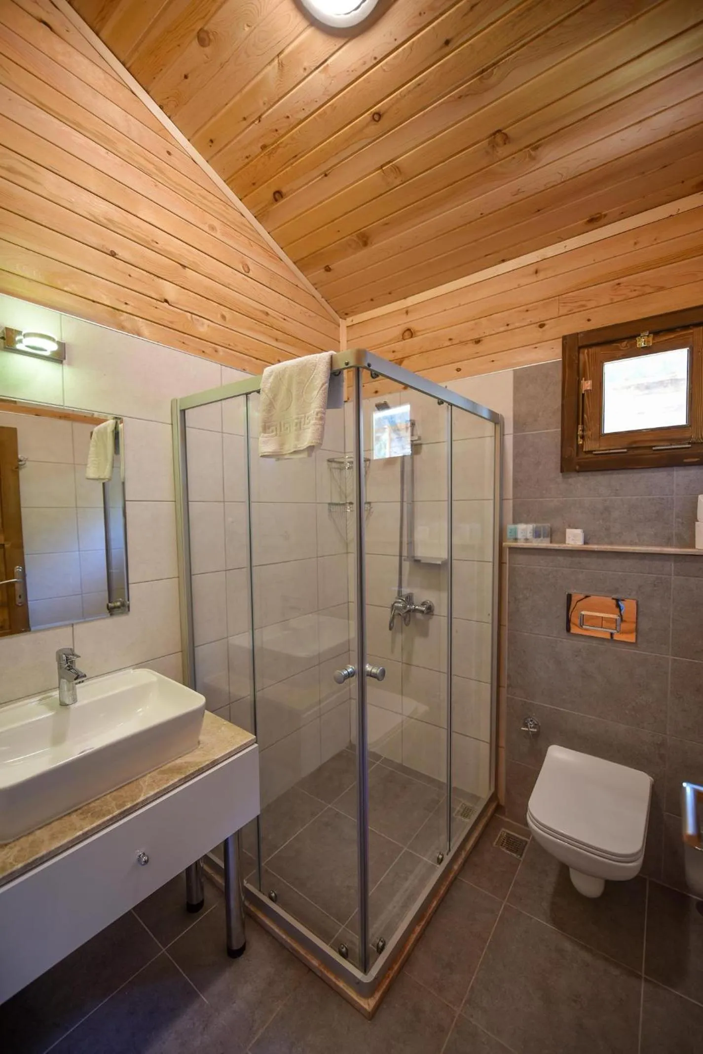 Shower in Sea Valley Lodge