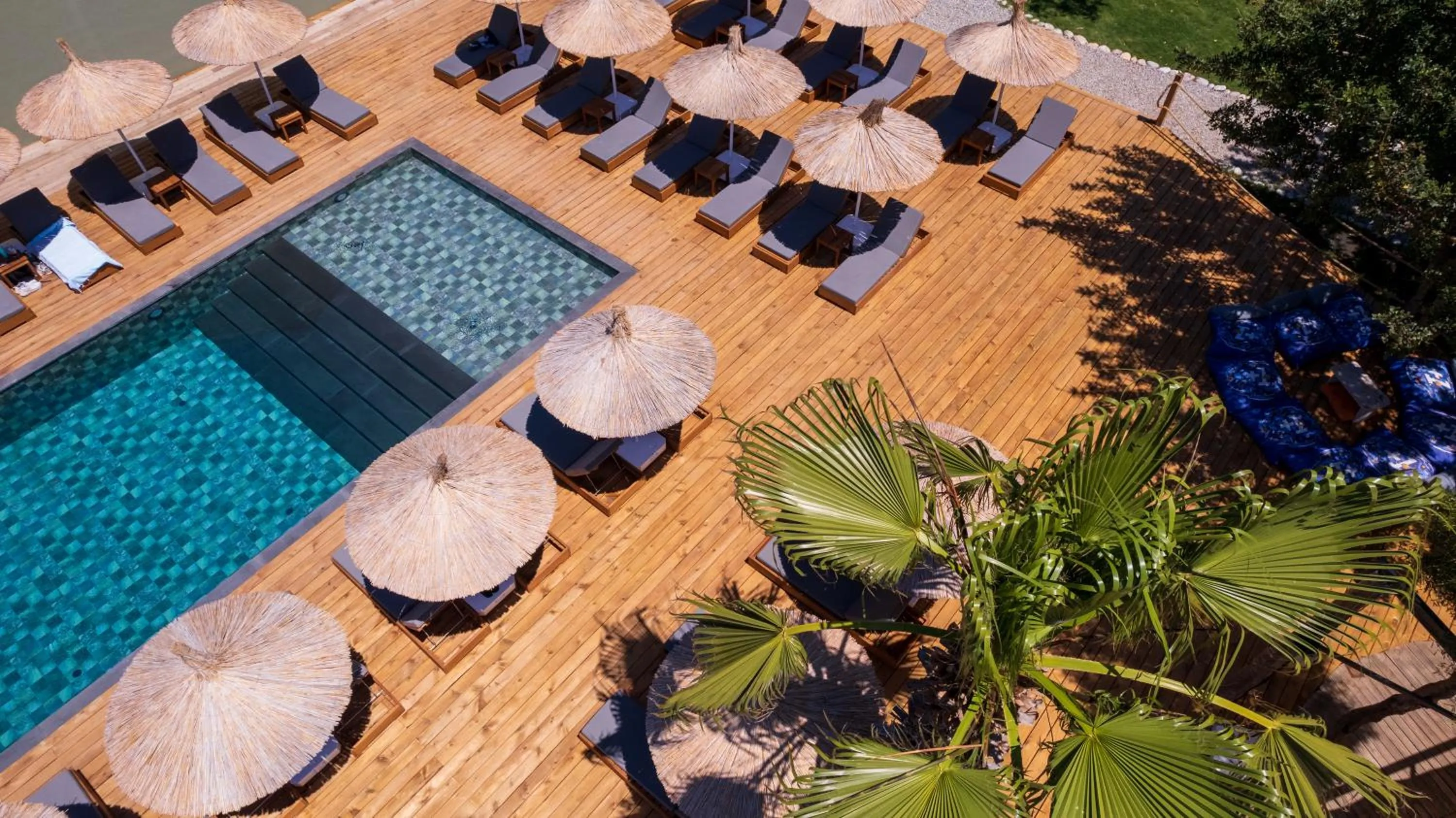 Swimming pool in Sea Valley Lodge