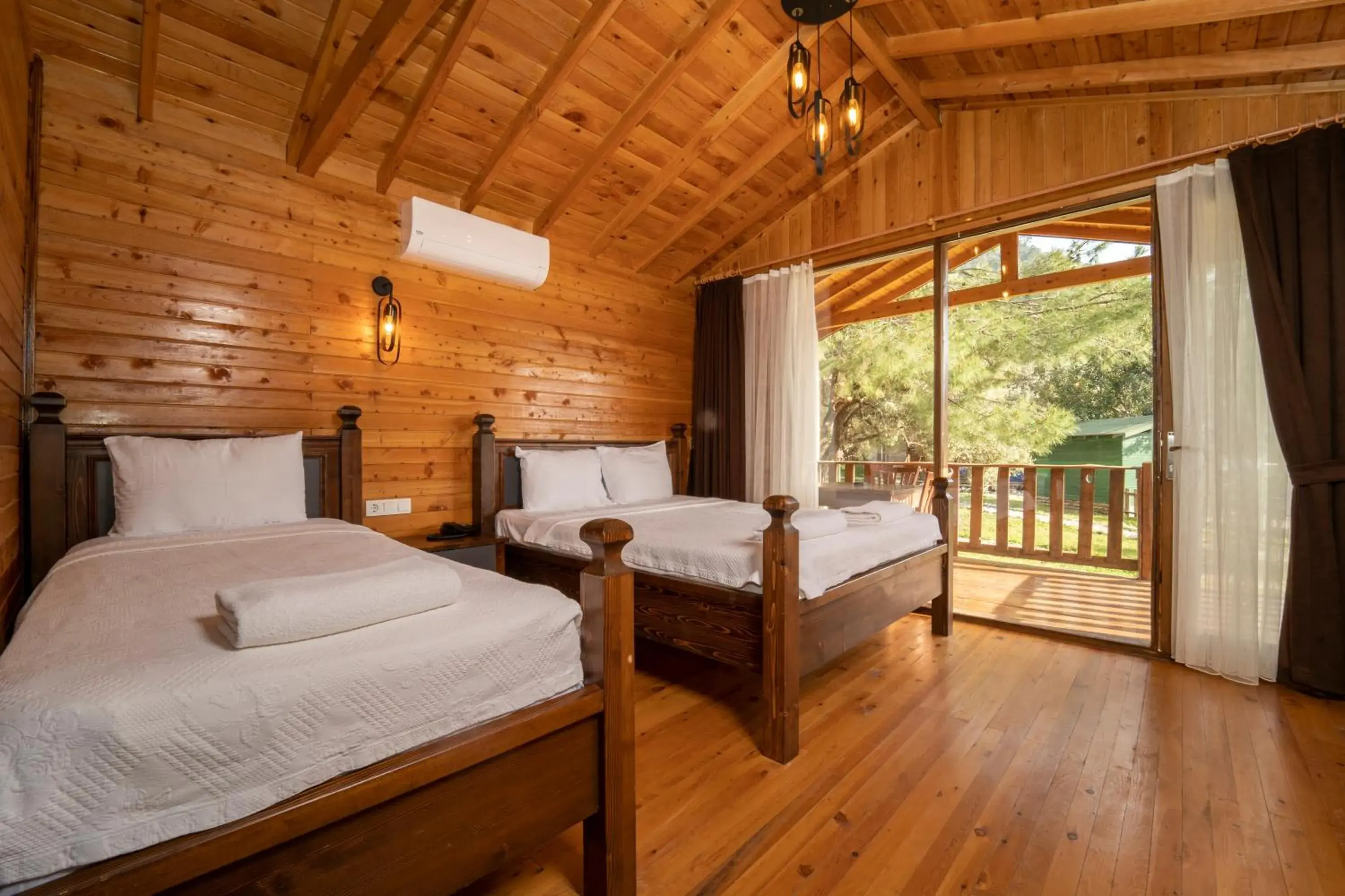 Bedroom, Bed in Sea Valley Lodge Bedroom, Bed in Sea Valley Lodge