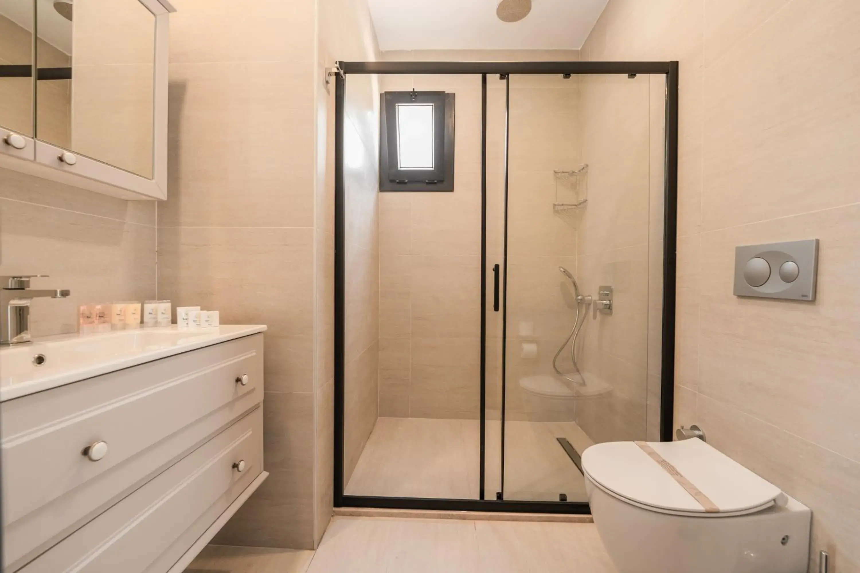 Shower in Sea Valley Lodge Shower in Sea Valley Lodge