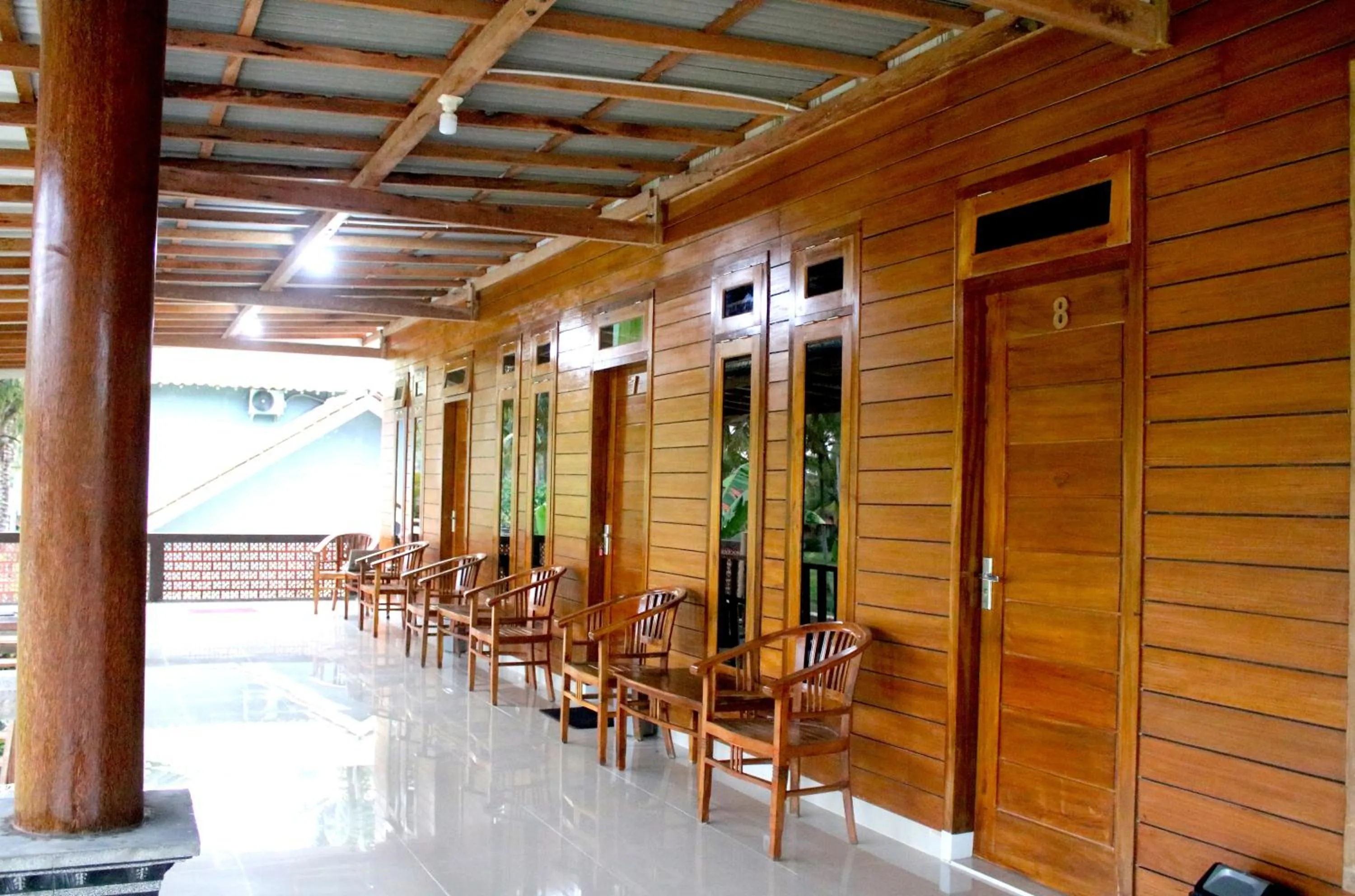 Arrys Watukarung Surfcamp