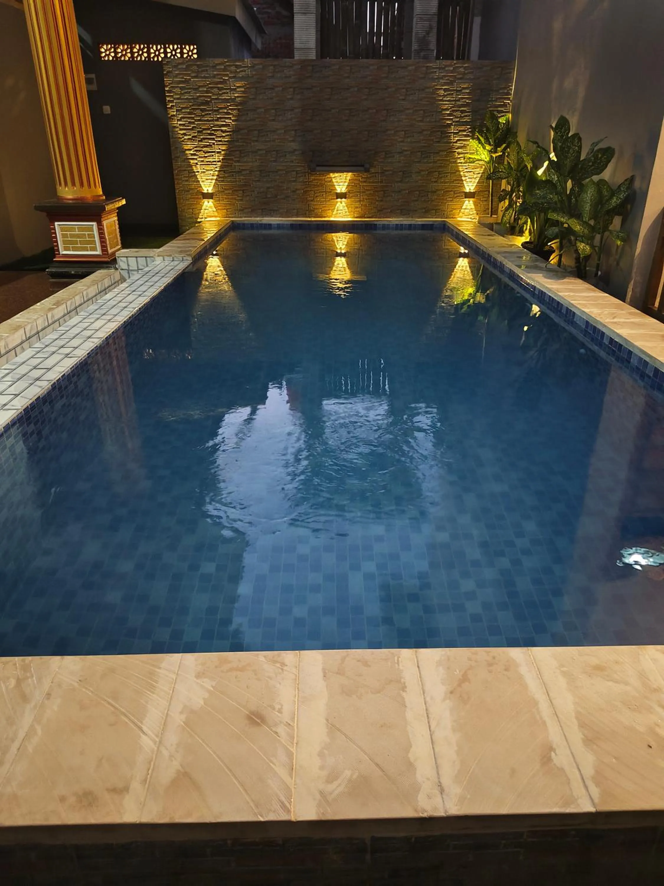 Swimming pool in Arrys Watukarung Surfcamp