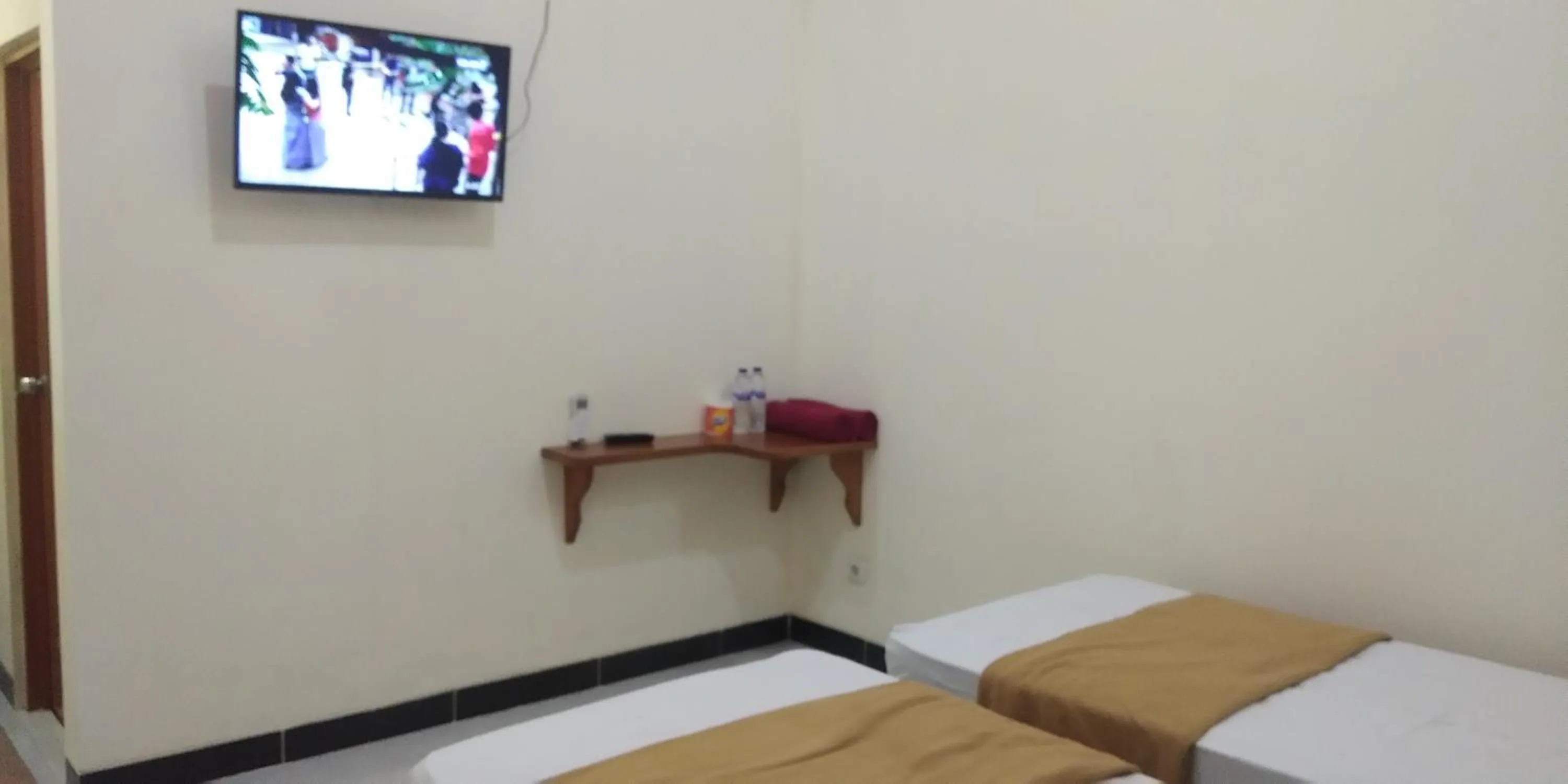 Bed in Arrys Watukarung Surfcamp