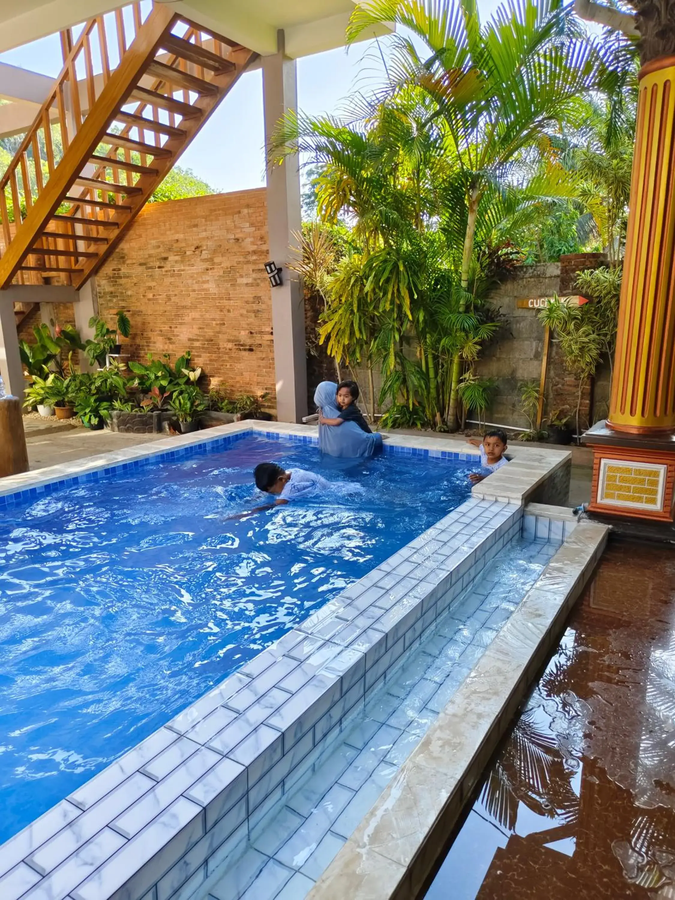 Arrys Watukarung Surfcamp Arrys Watukarung Surfcamp