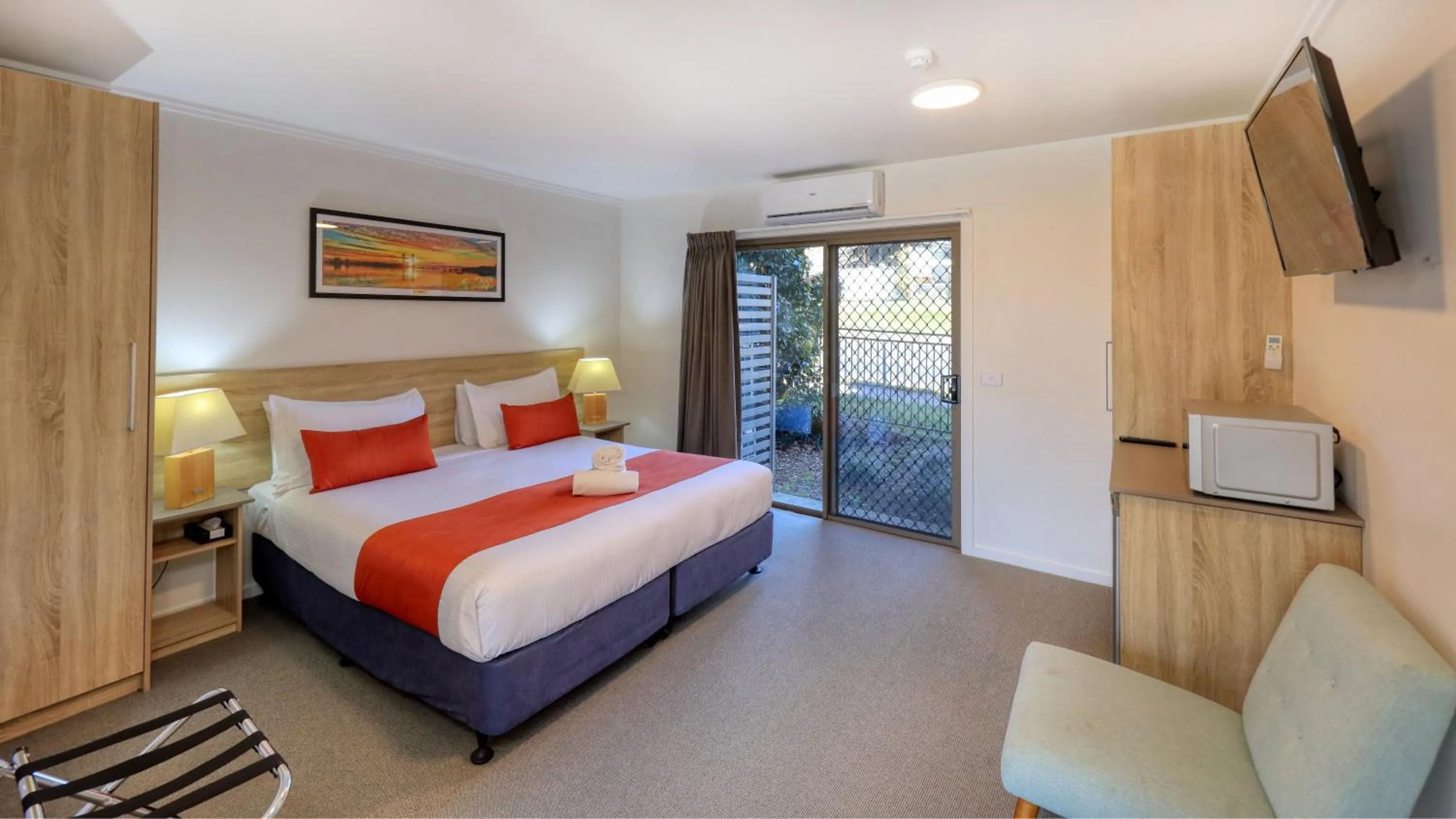 Bed in Club Maclean Motel