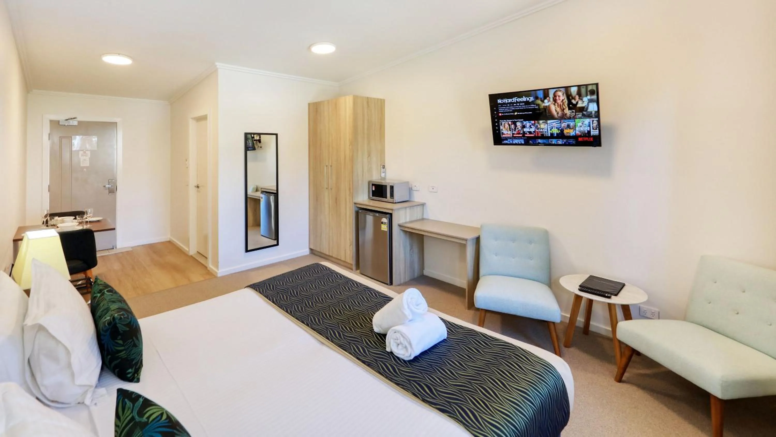 TV and multimedia, Bed in Club Maclean Motel