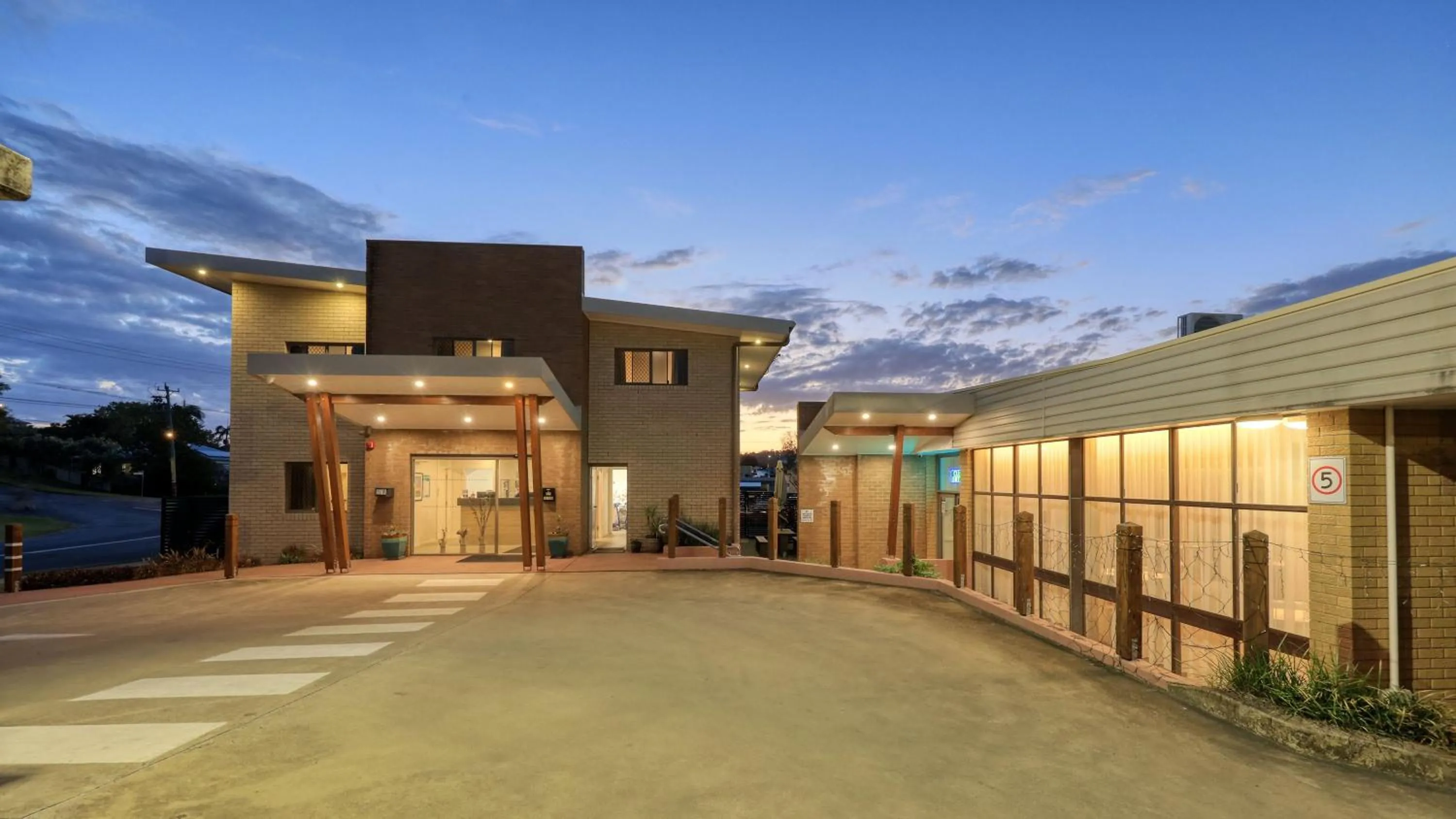 Property building in Club Maclean Motel
