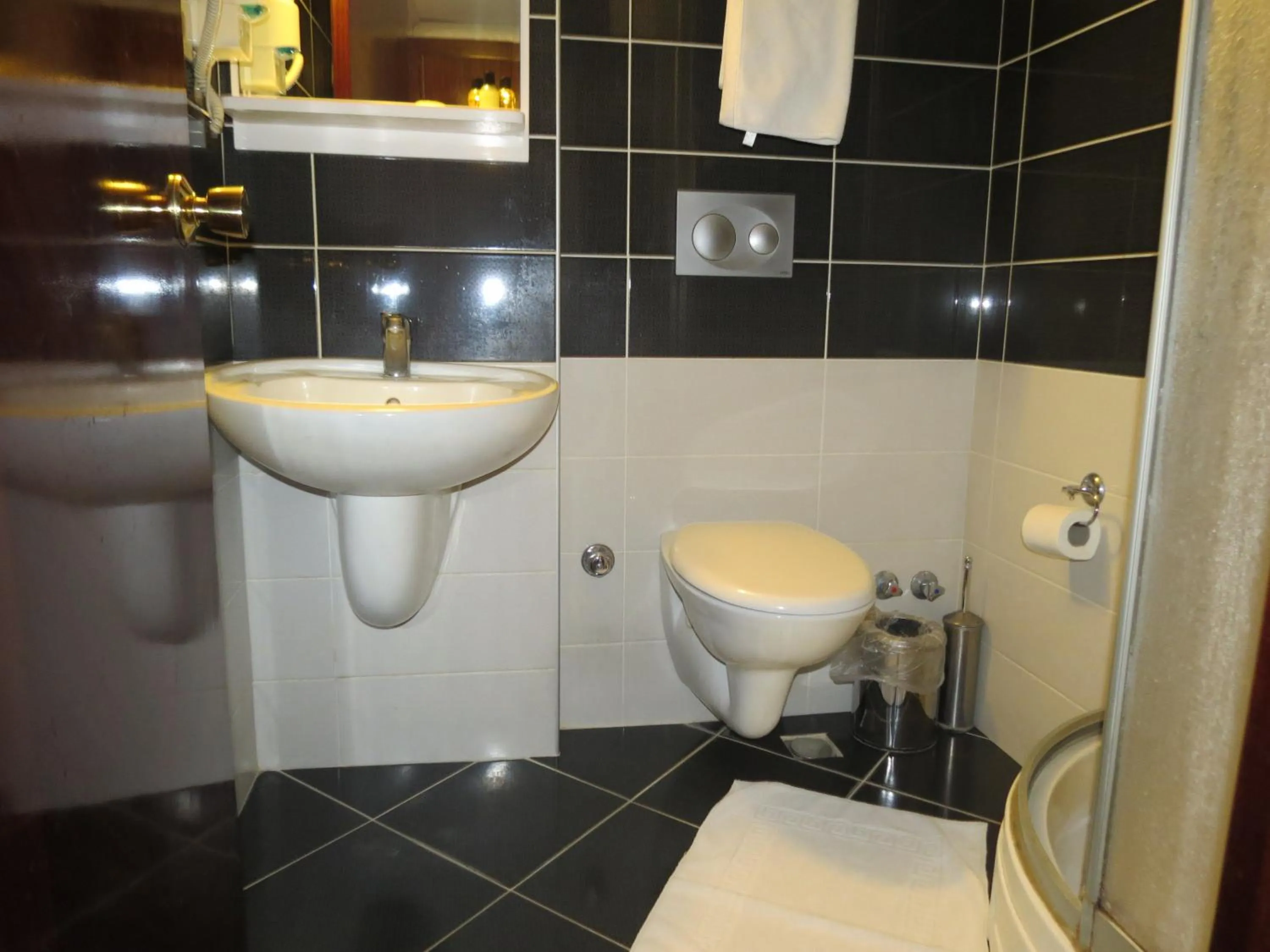 Toilet in Hotel Akyildiz