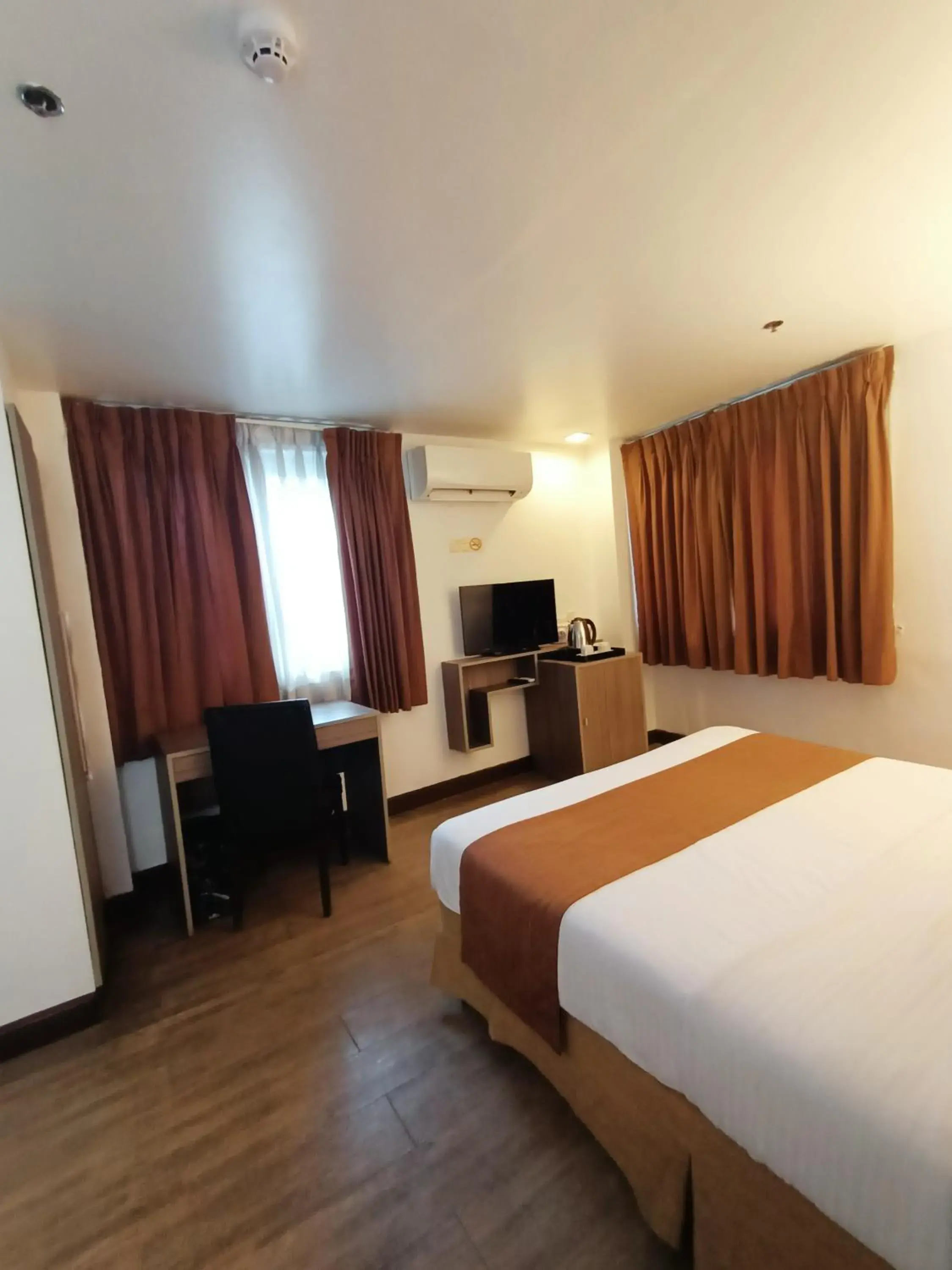 Photo of the whole room, Bed in Tyche Boutique Hotel Photo of the whole room, Bed in Tyche Boutique Hotel