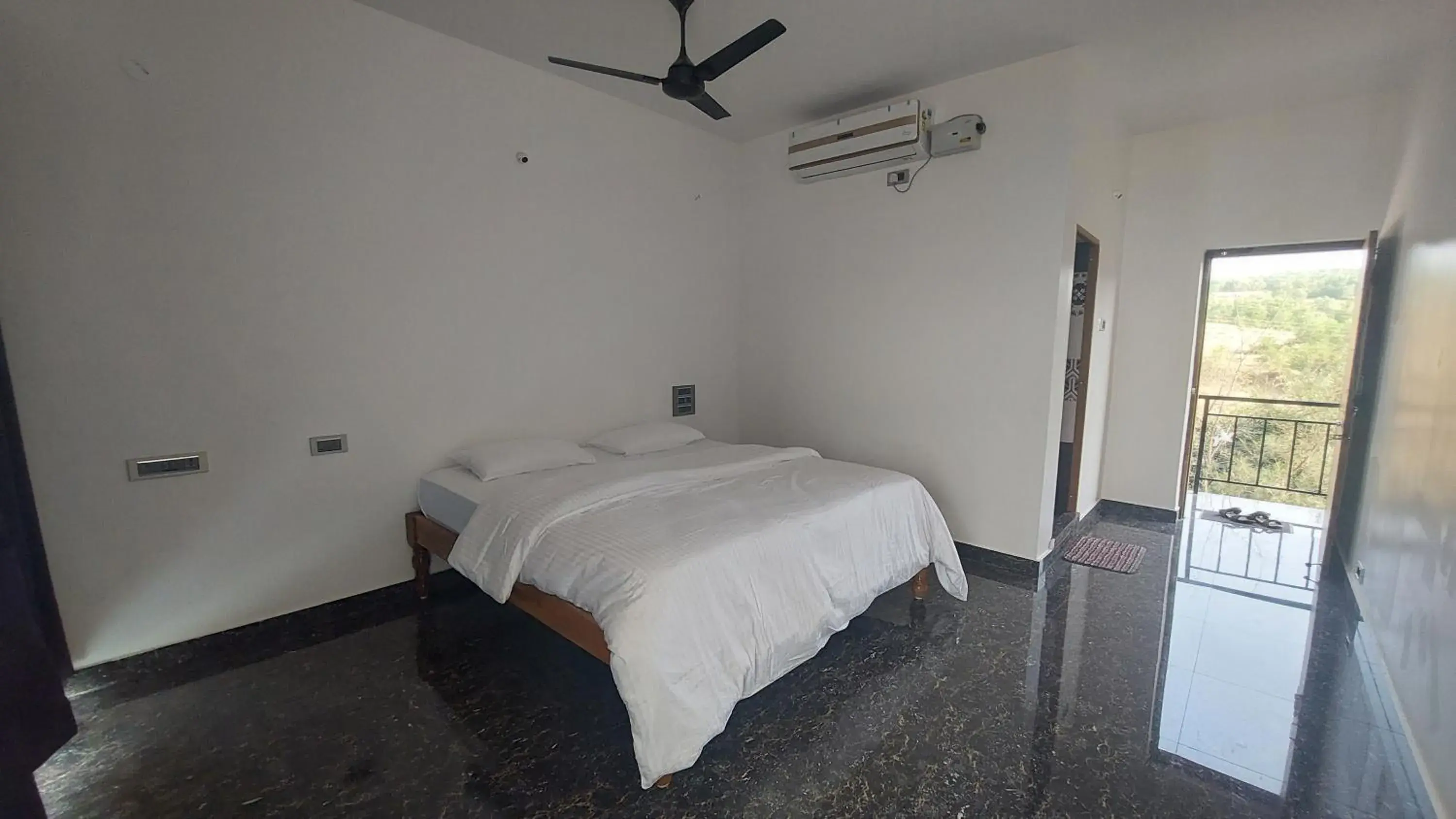 Photo of the whole room, Bed in HosteLife Gokarna Photo of the whole room, Bed in HosteLife Gokarna