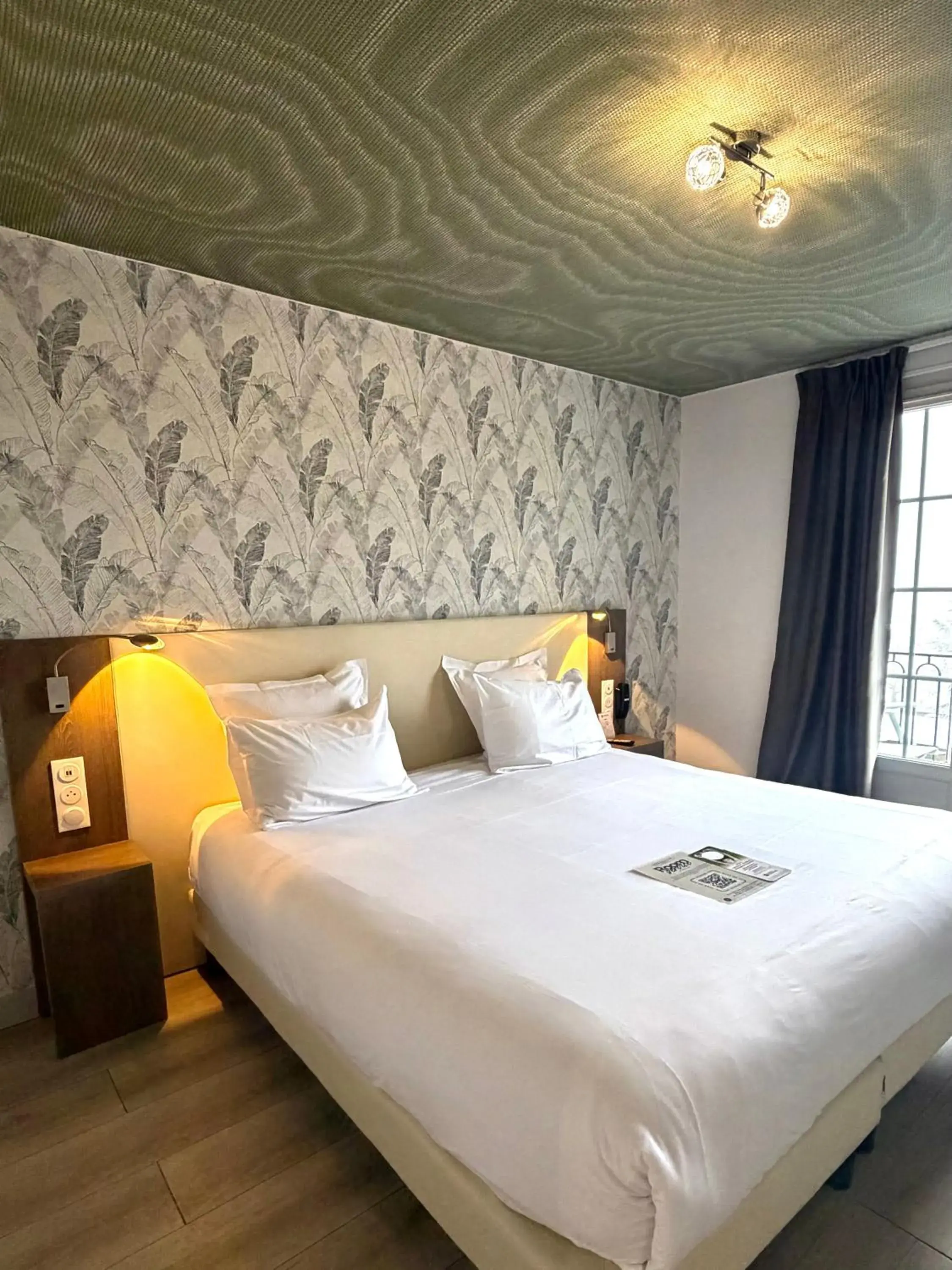 Bed in Best Western Hotel Restaurant Ile de France Bed in Best Western Hotel Restaurant Ile de France