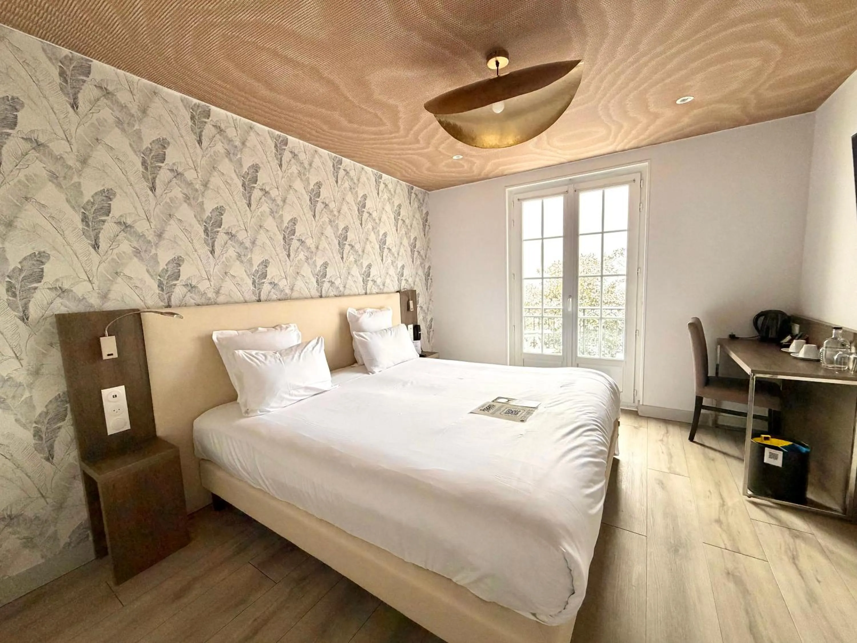 Bed in Best Western Hotel Restaurant Ile de France