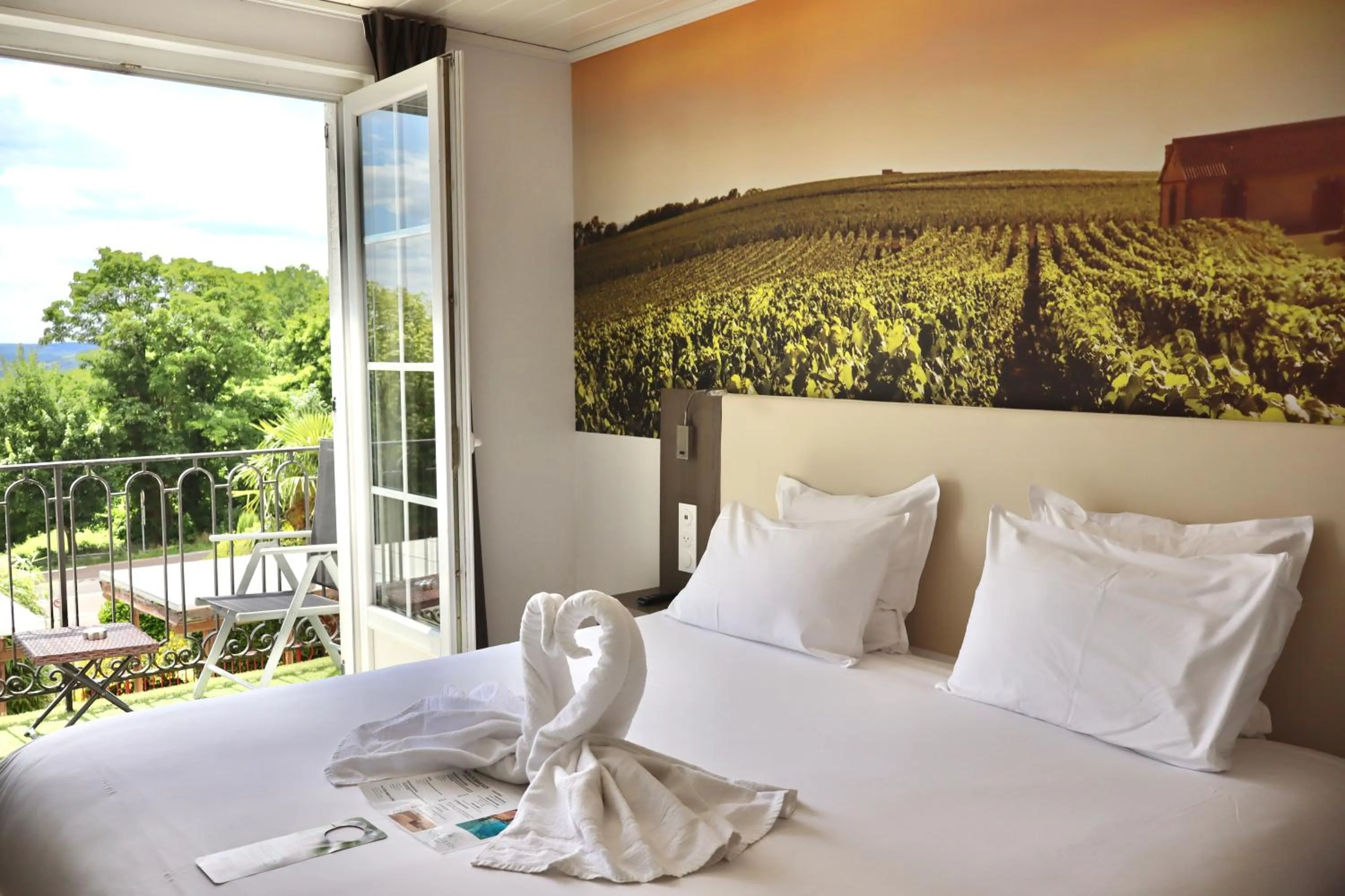 Bed in Best Western Hotel Ile de France