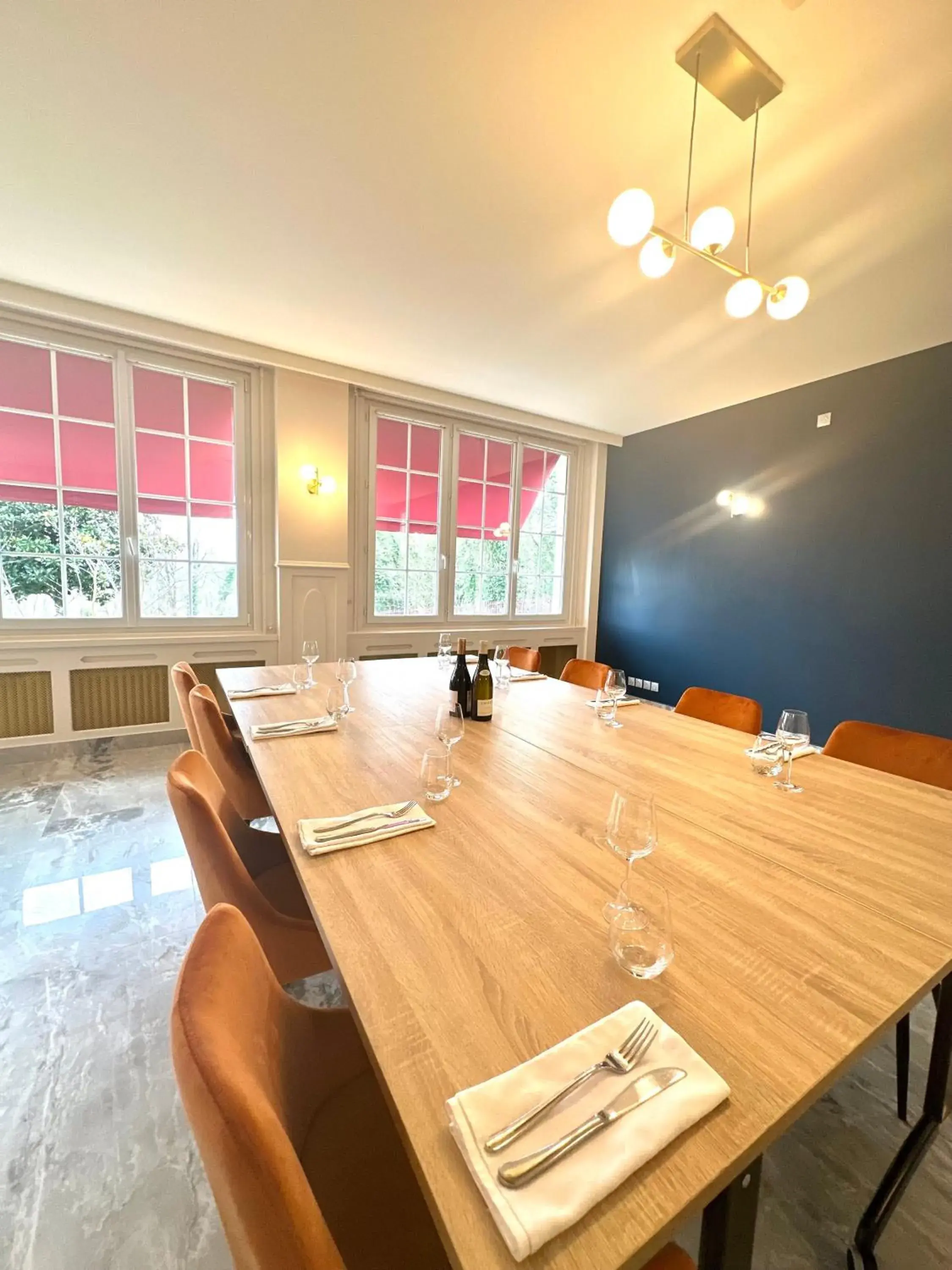 Living room in Best Western Hotel Restaurant Ile de France Living room in Best Western Hotel Restaurant Ile de France