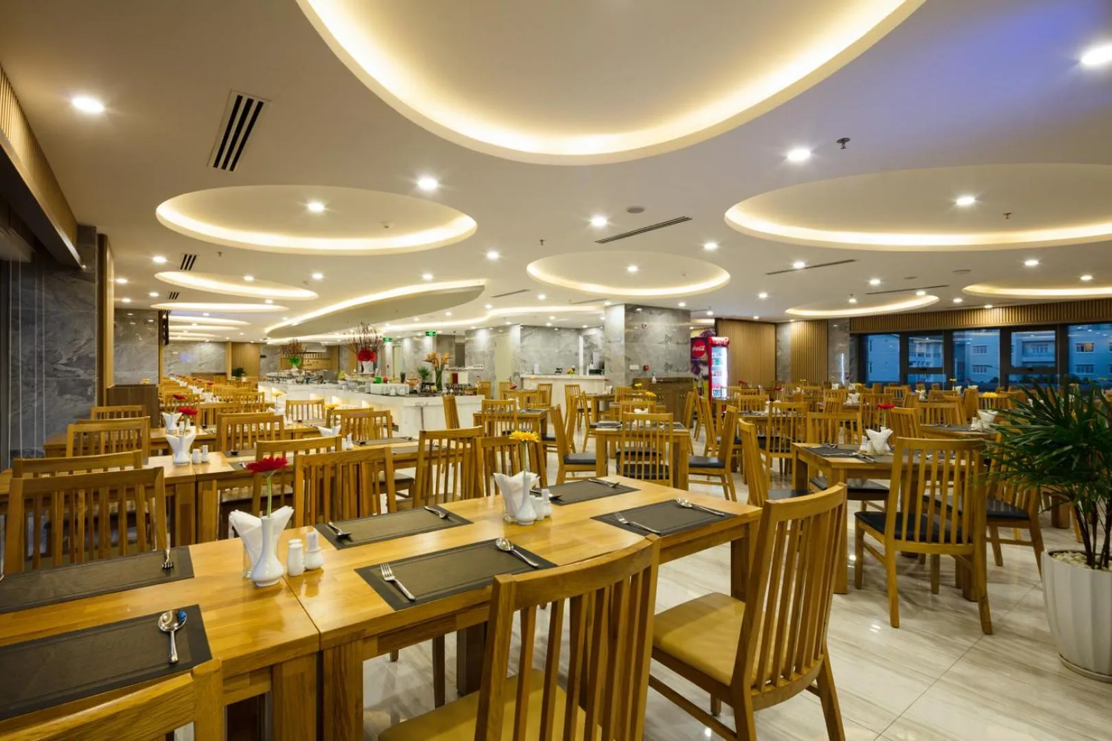 Restaurant/places to eat in Xavia Hotel