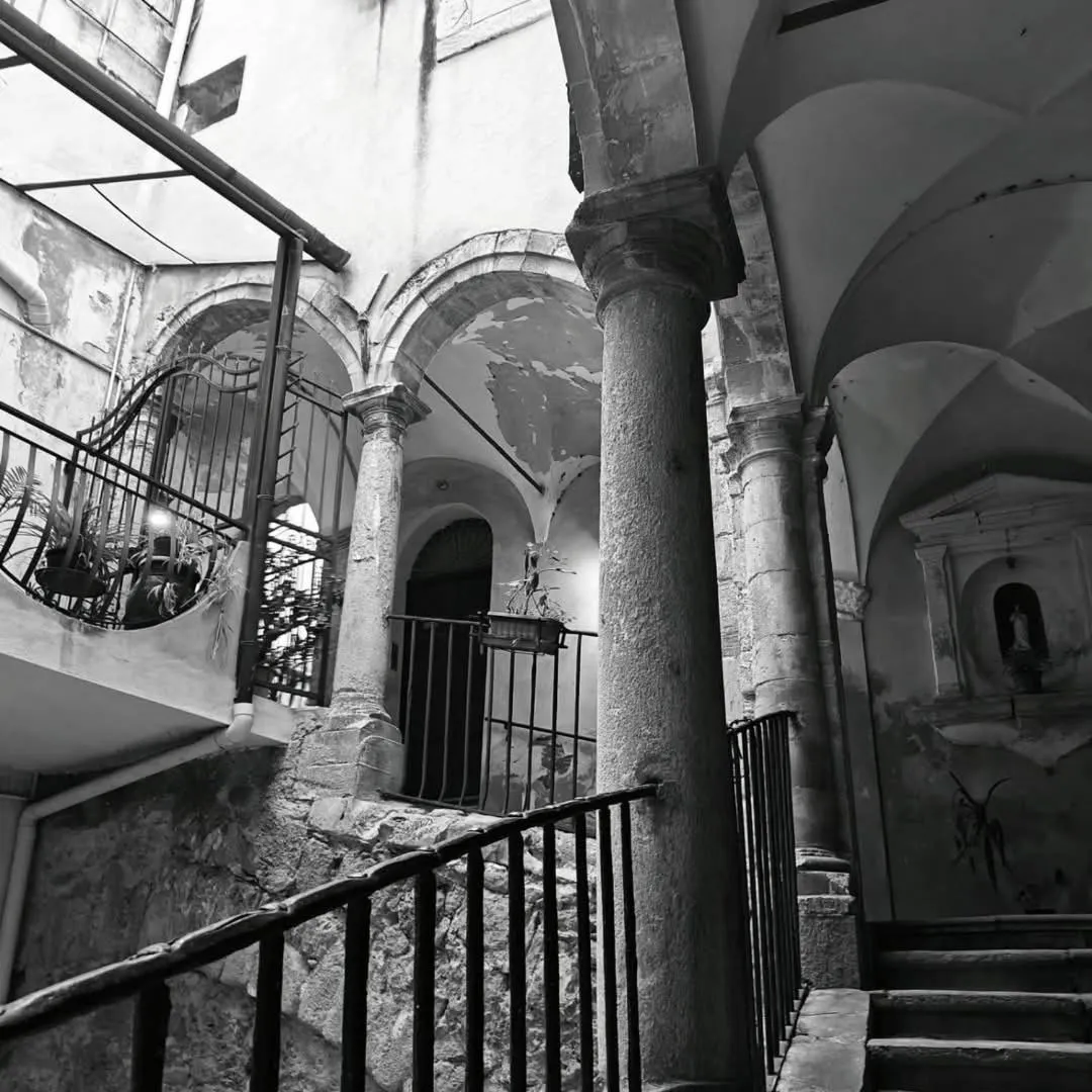 Inner courtyard view in Palazzo Aprile