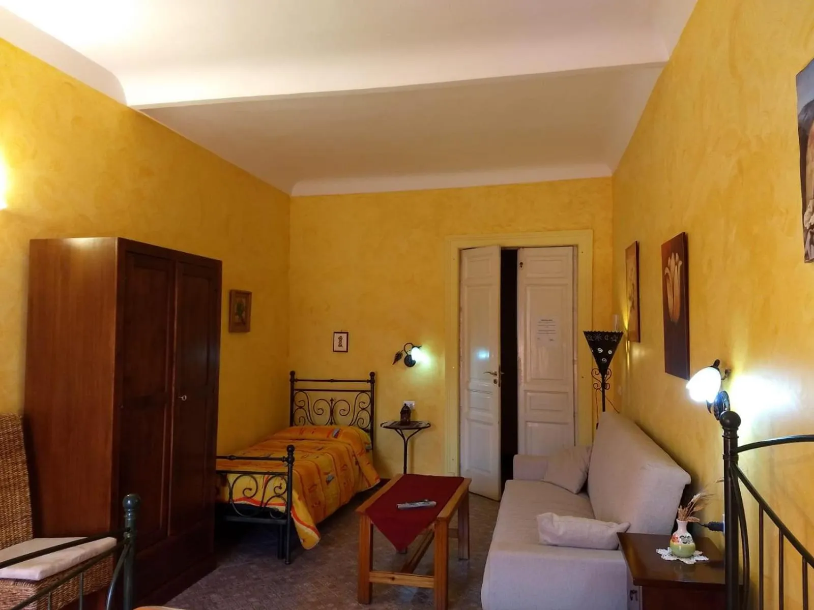 Photo of the whole room, Bed in Palazzo Aprile