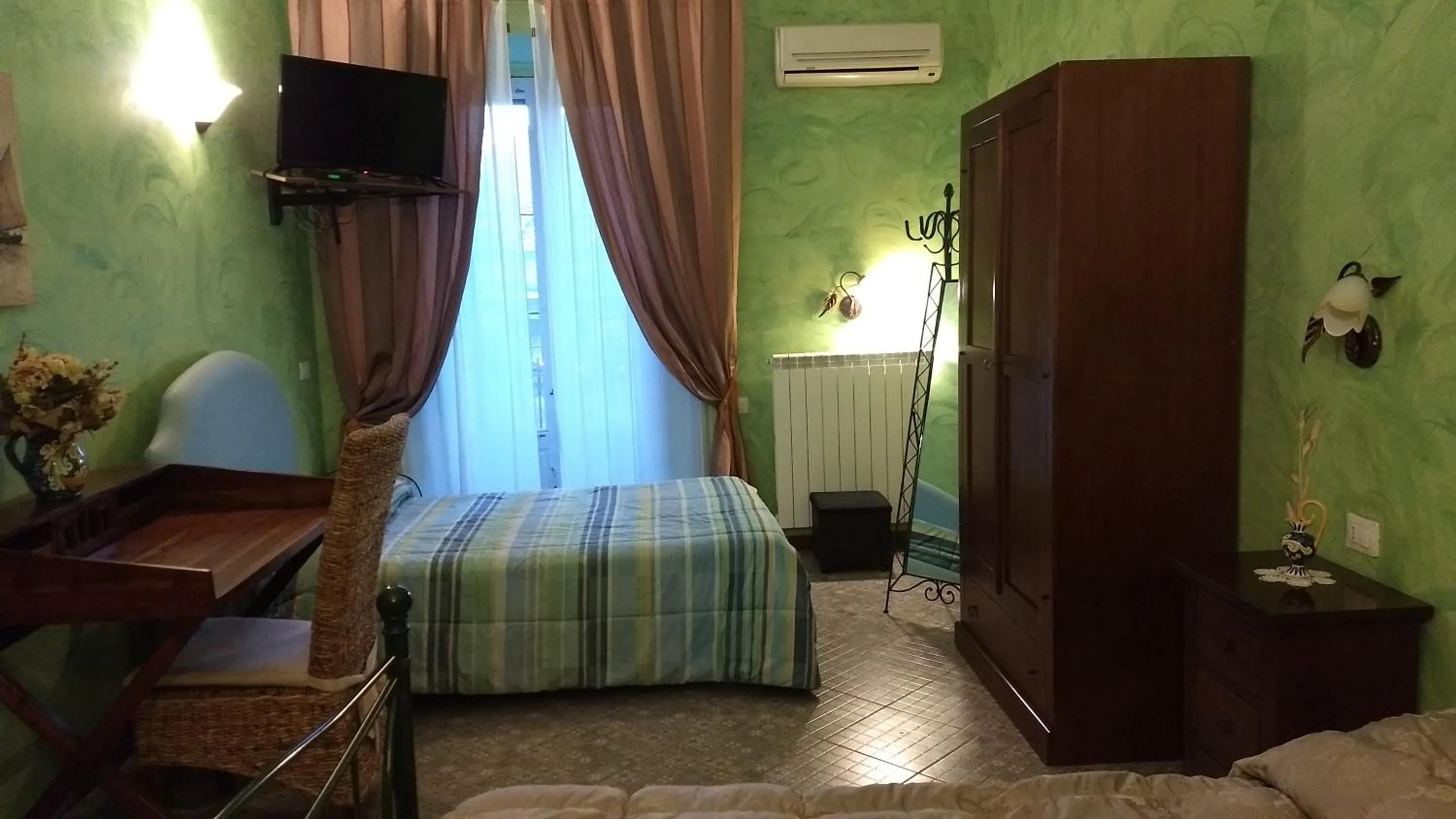 Photo of the whole room, Bed in Palazzo Aprile