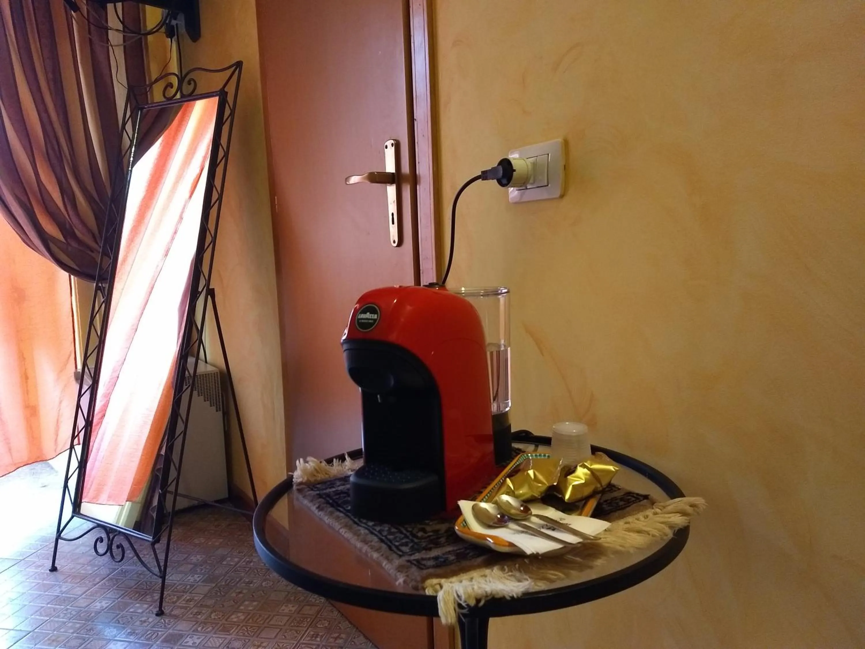 Coffee/tea facilities in Palazzo Aprile