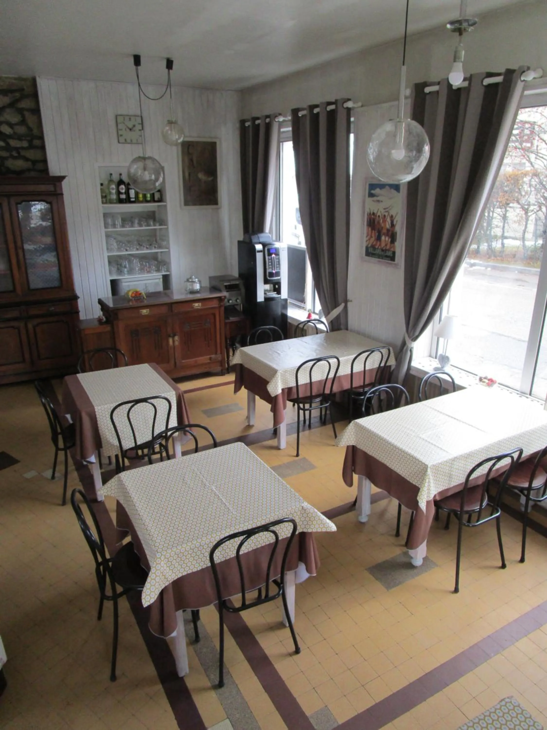 Restaurant/places to eat in Les 4 Montagnes