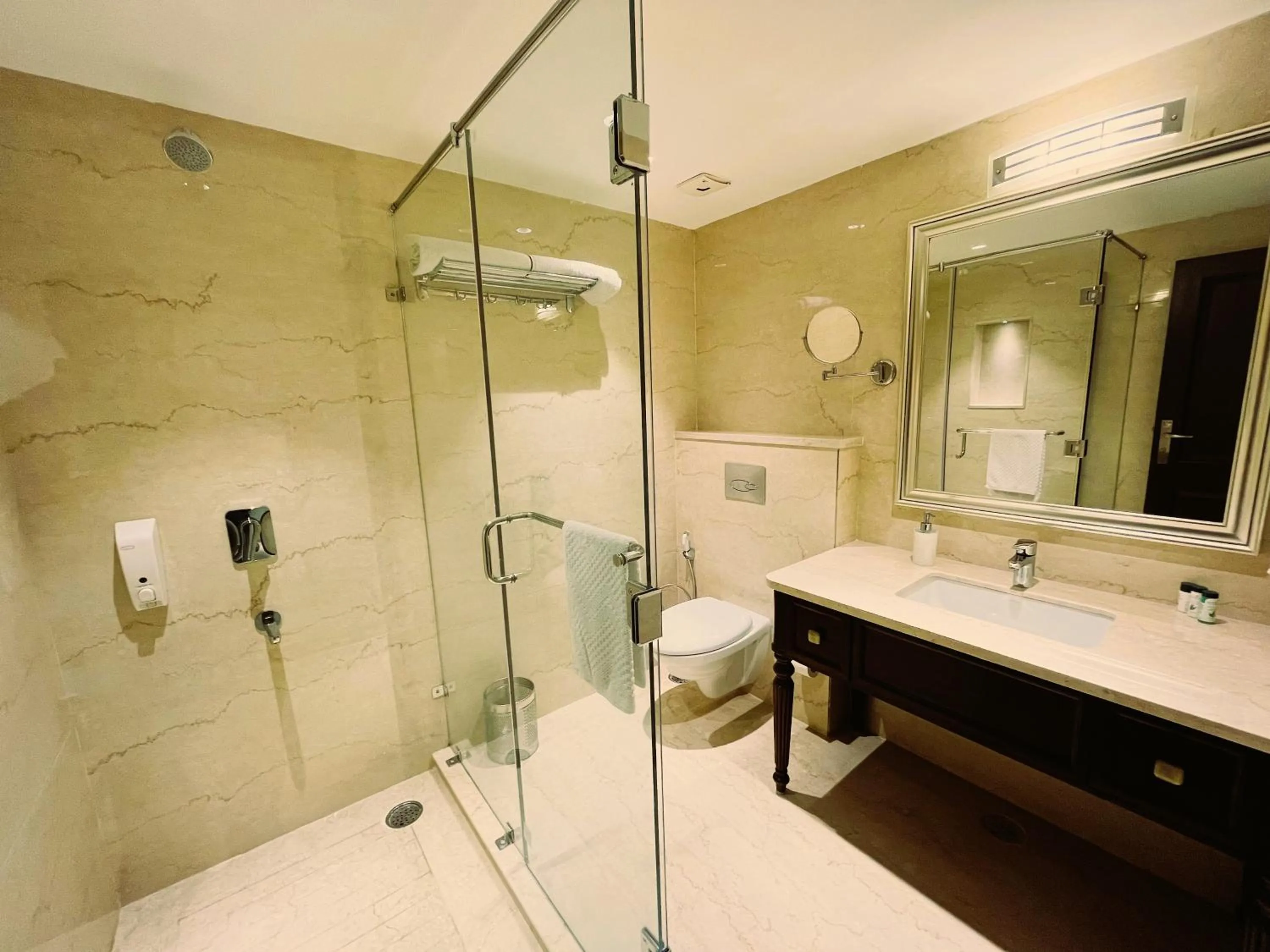 Shower in WelcomHeritage Kasmanda Palace