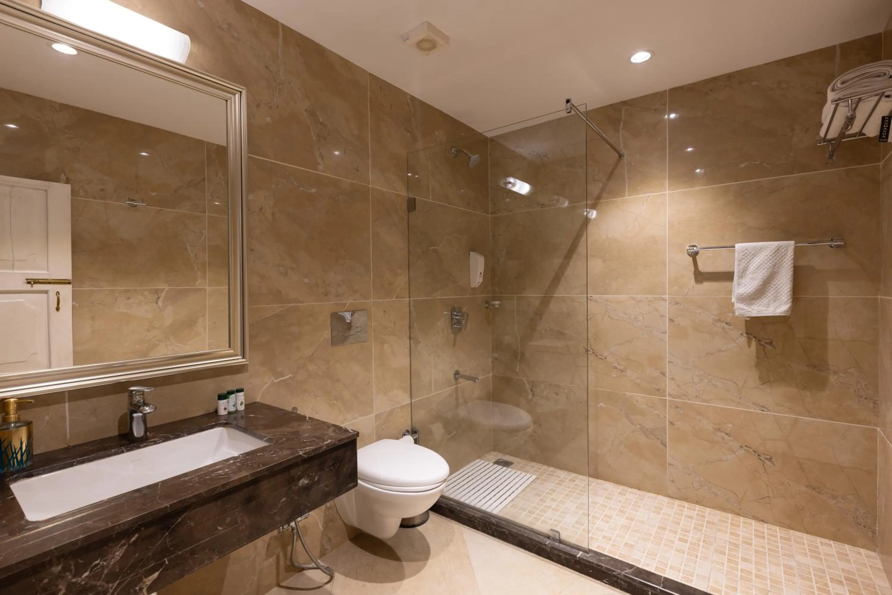 Bathroom in WelcomHeritage Kasmanda Palace