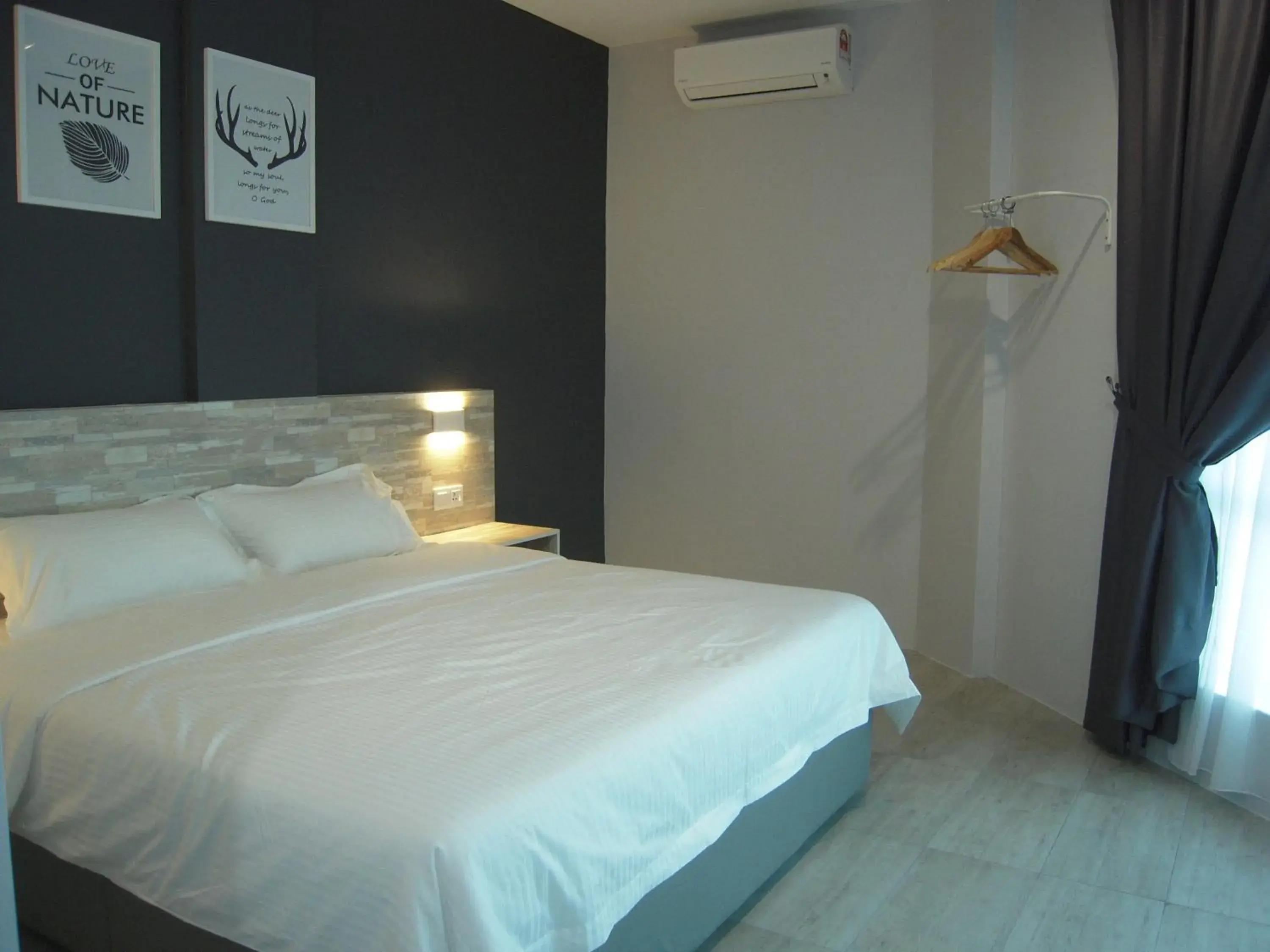 Deluxe Double Room in L Hotel Deluxe Double Room in L Hotel