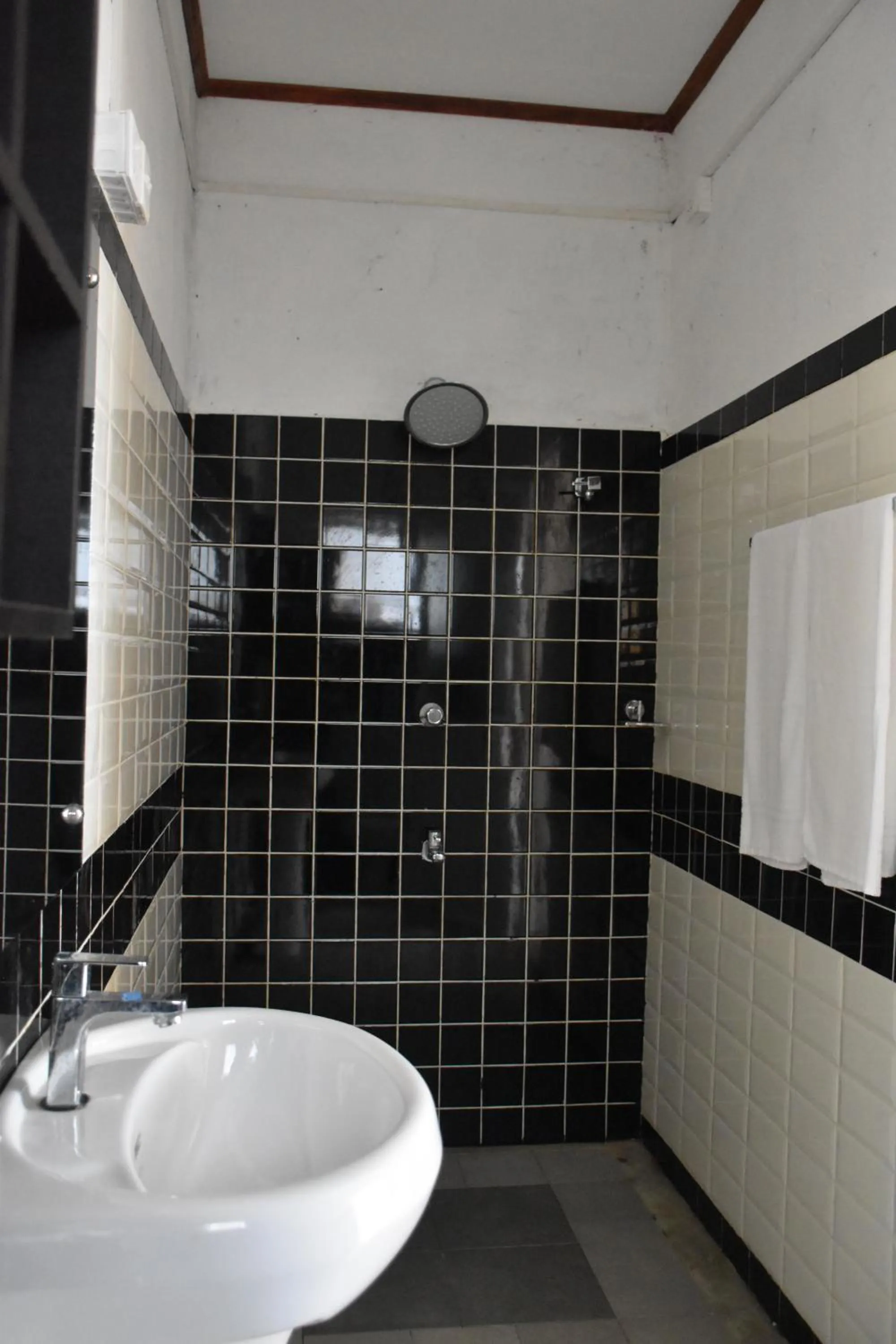 Bathroom in Ocean Caves, Balapitiya