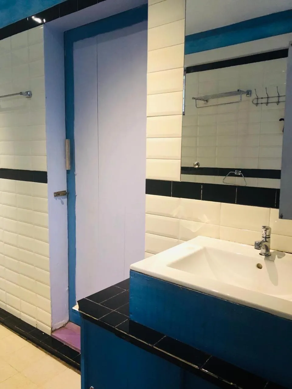 Bathroom in Ocean Caves, Balapitiya