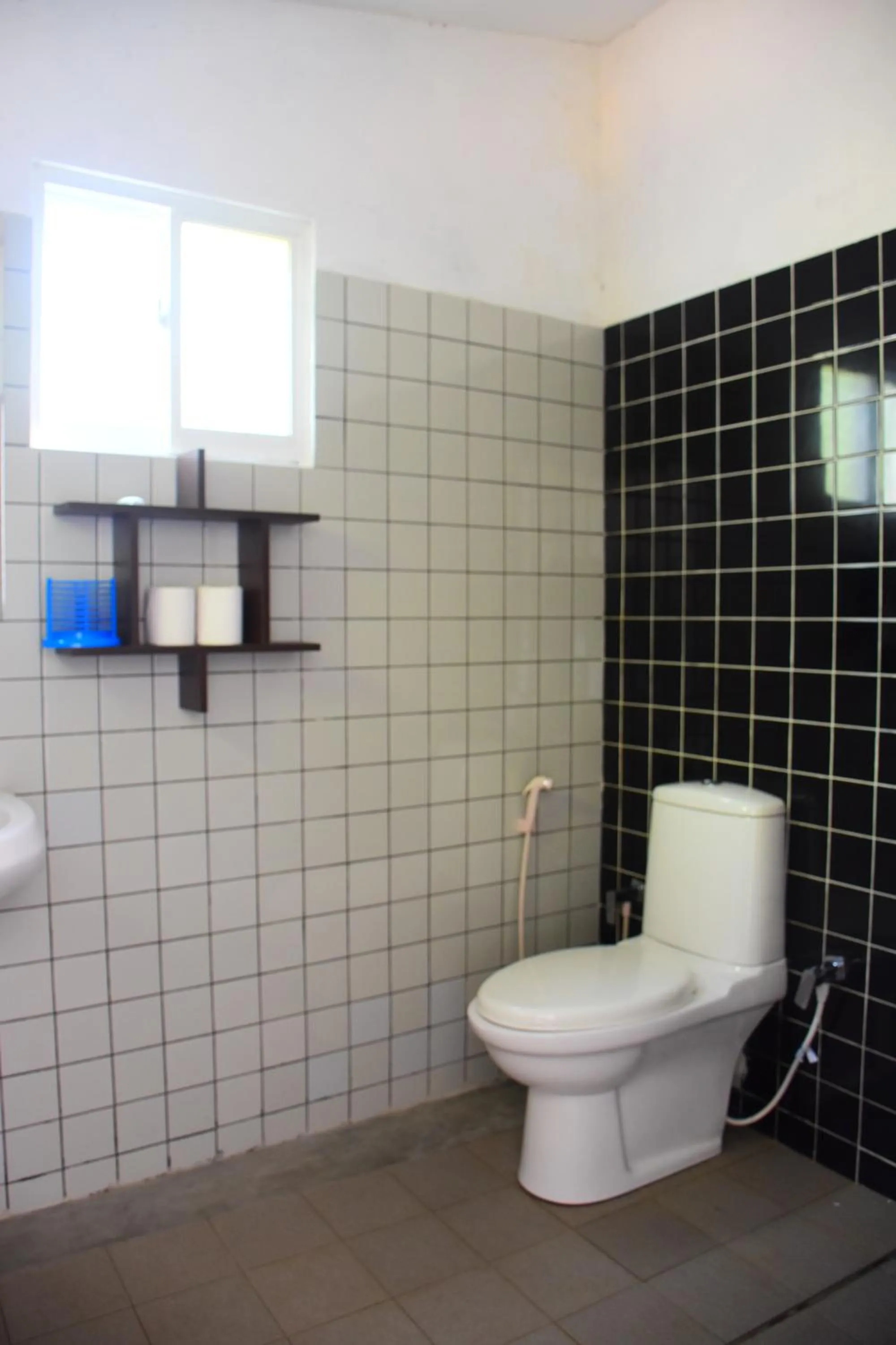 Bathroom in Ocean Caves, Balapitiya
