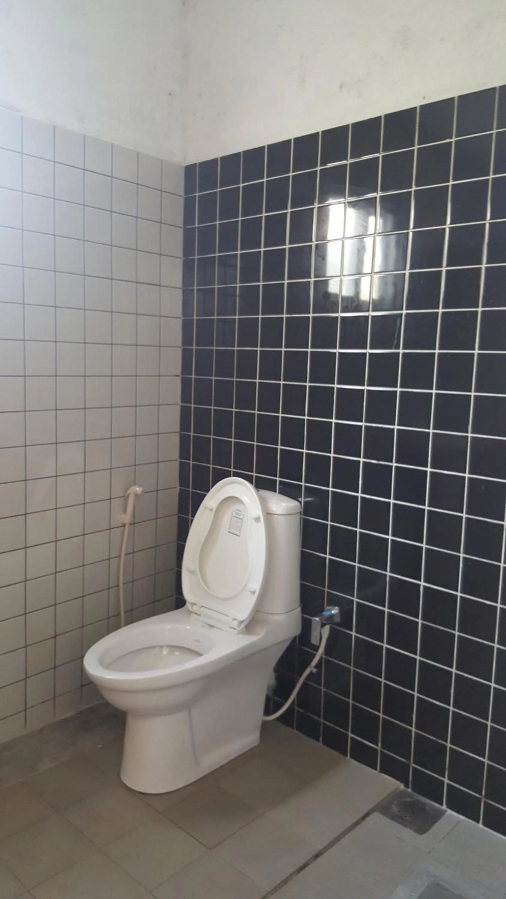 Bathroom in Ocean Caves, Balapitiya