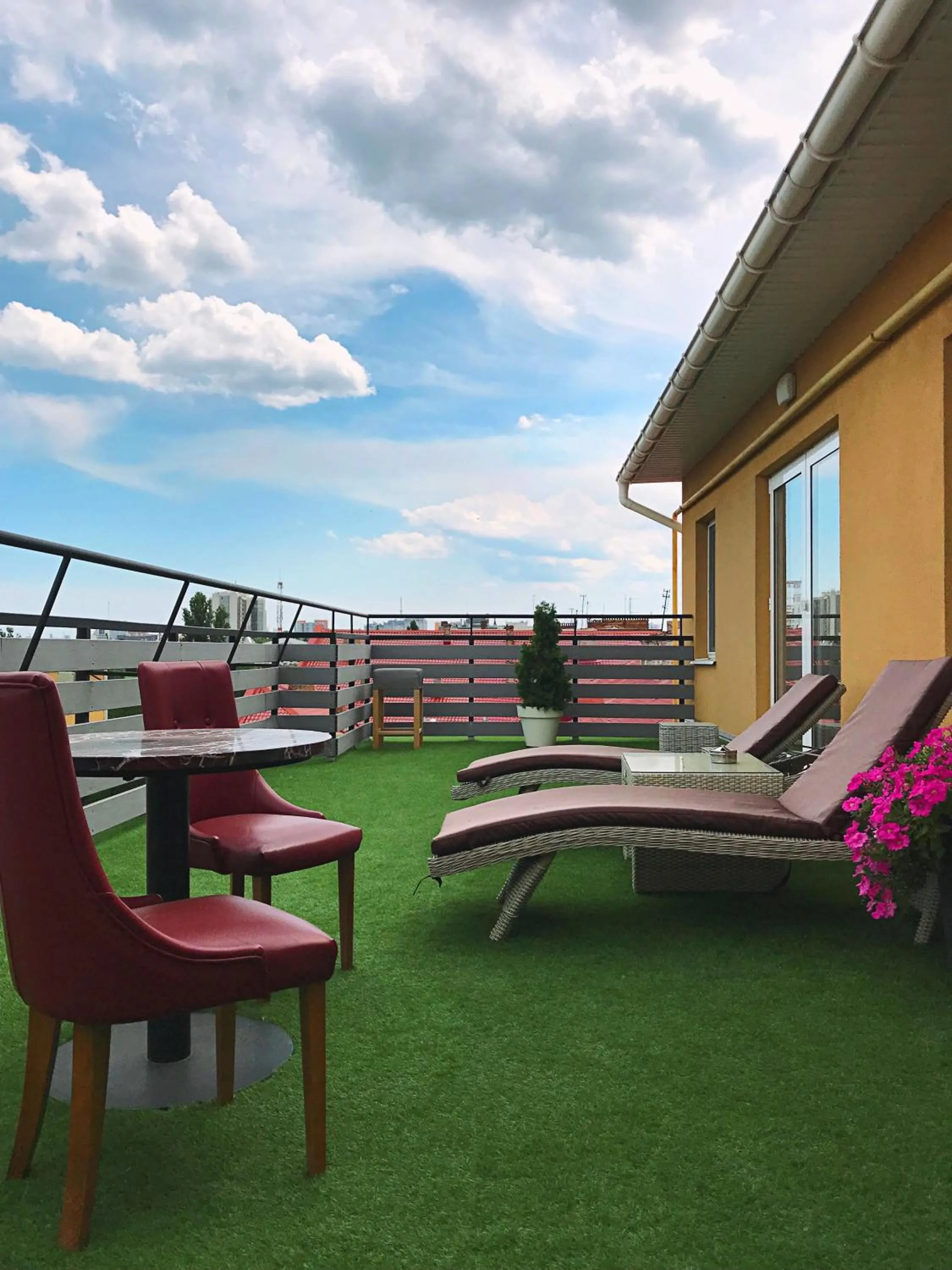 Penthouse with terrace - single occupancy in UNO Design Hotel
