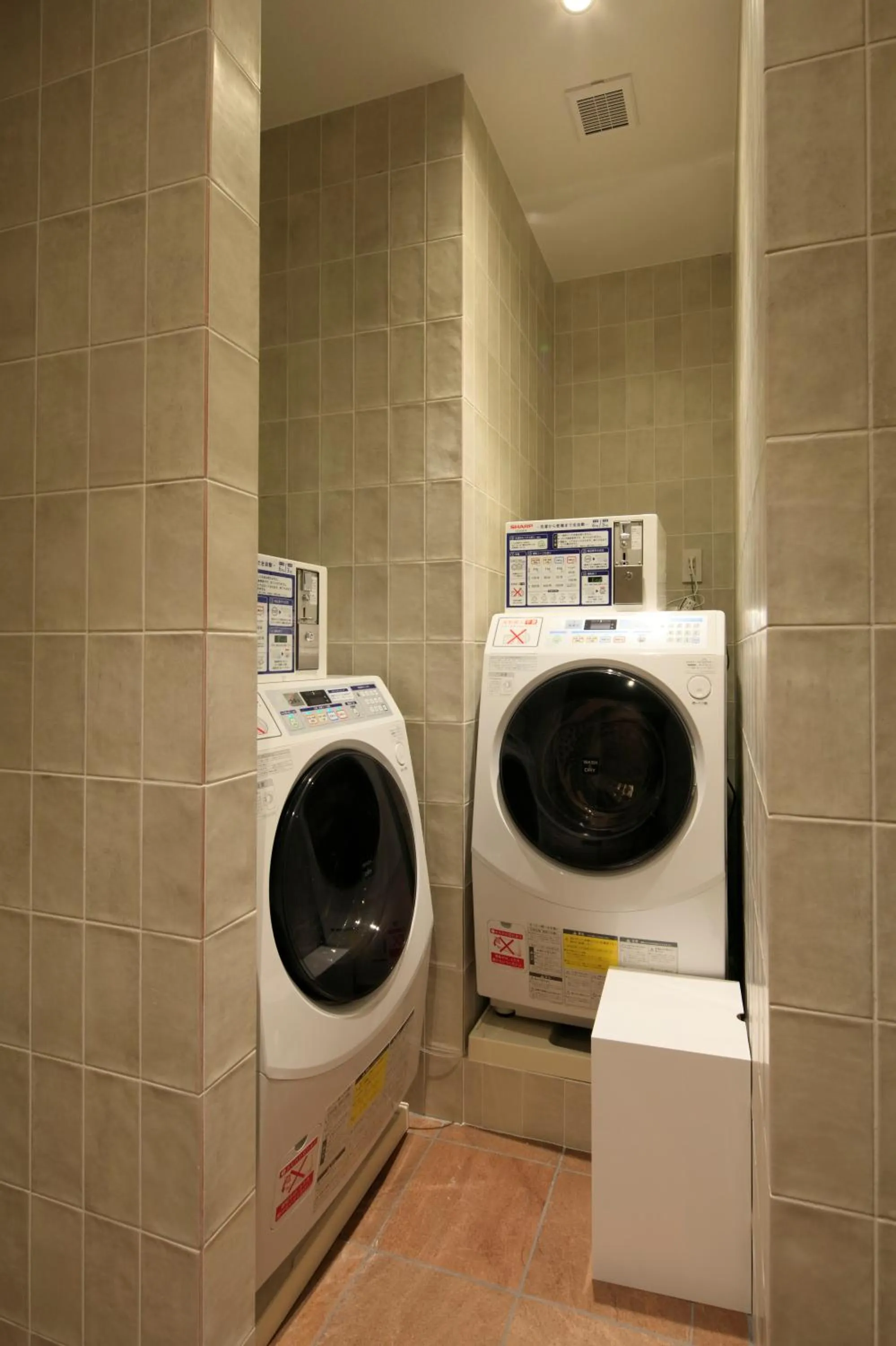 washing machine in Candeo Hotels Kobe Tor Road