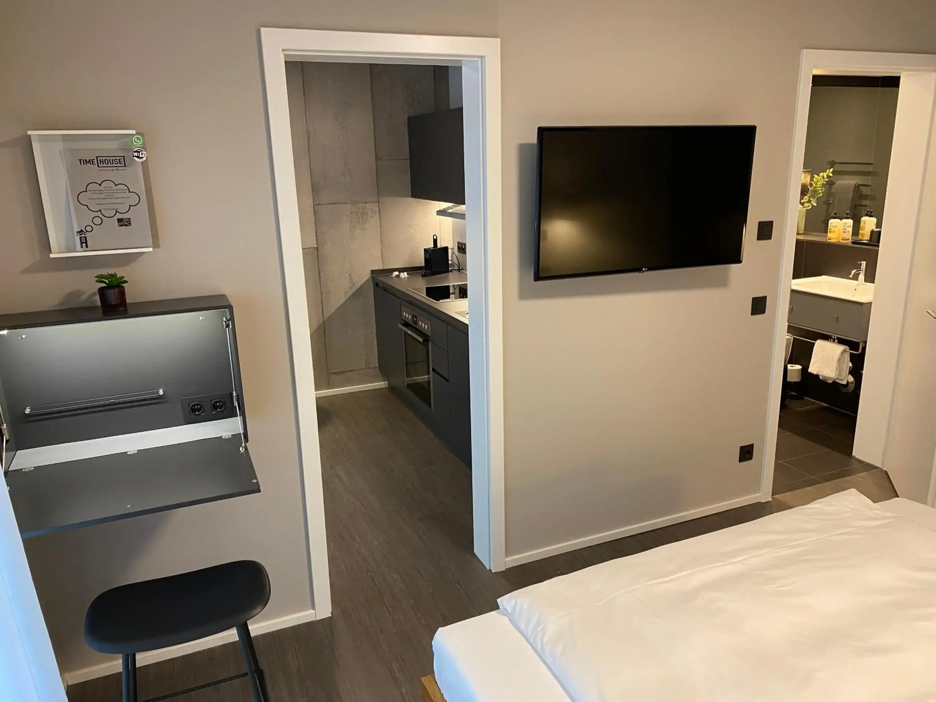 Standard Double Room - single occupancy in Timehouse Serviced Apartments Standard Double Room - single occupancy in Timehouse Serviced Apartments