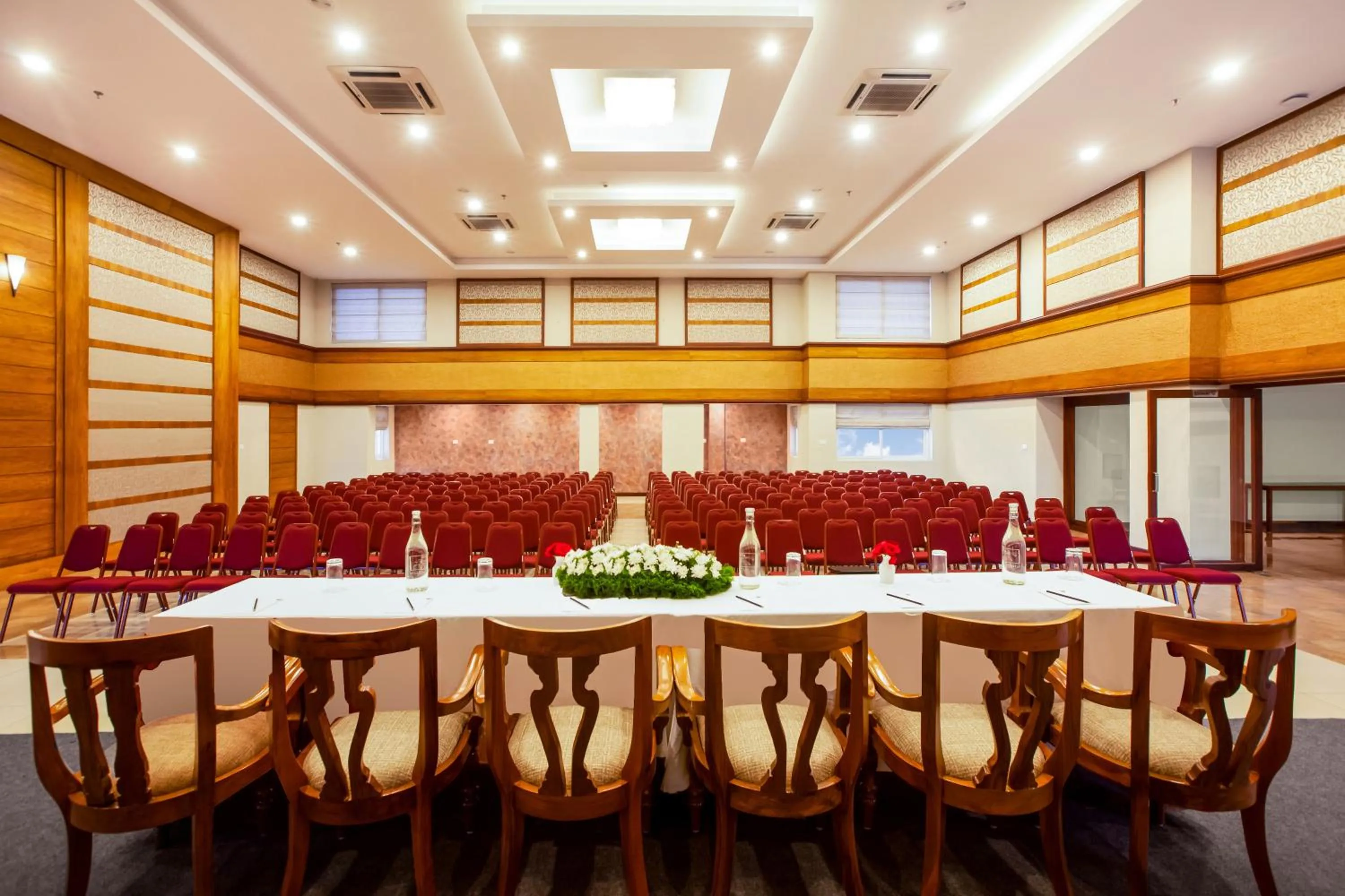 Banquet/Function facilities in Sterling Thekkady