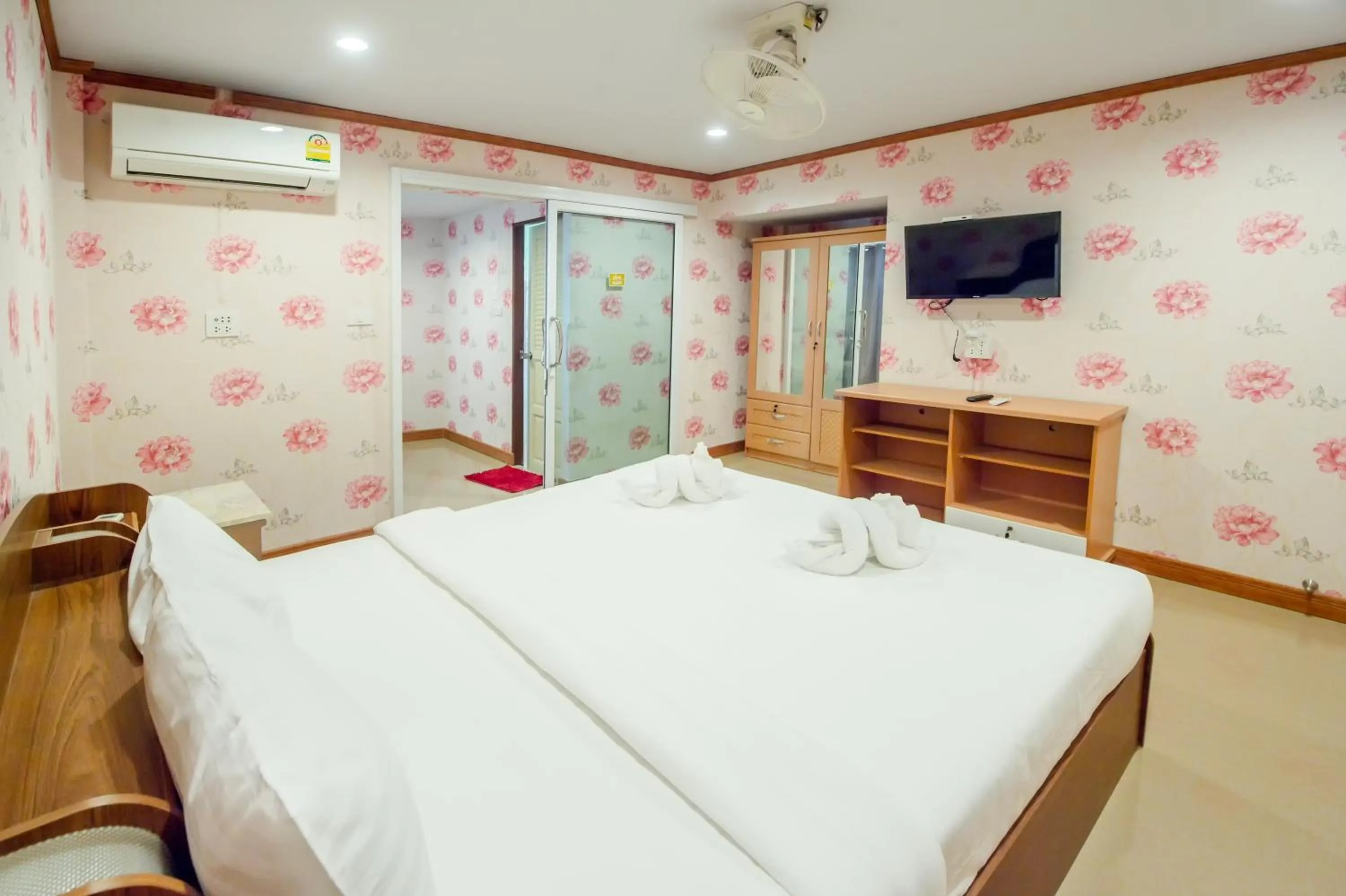 Bed in Golden Dragon Kanchanaburi