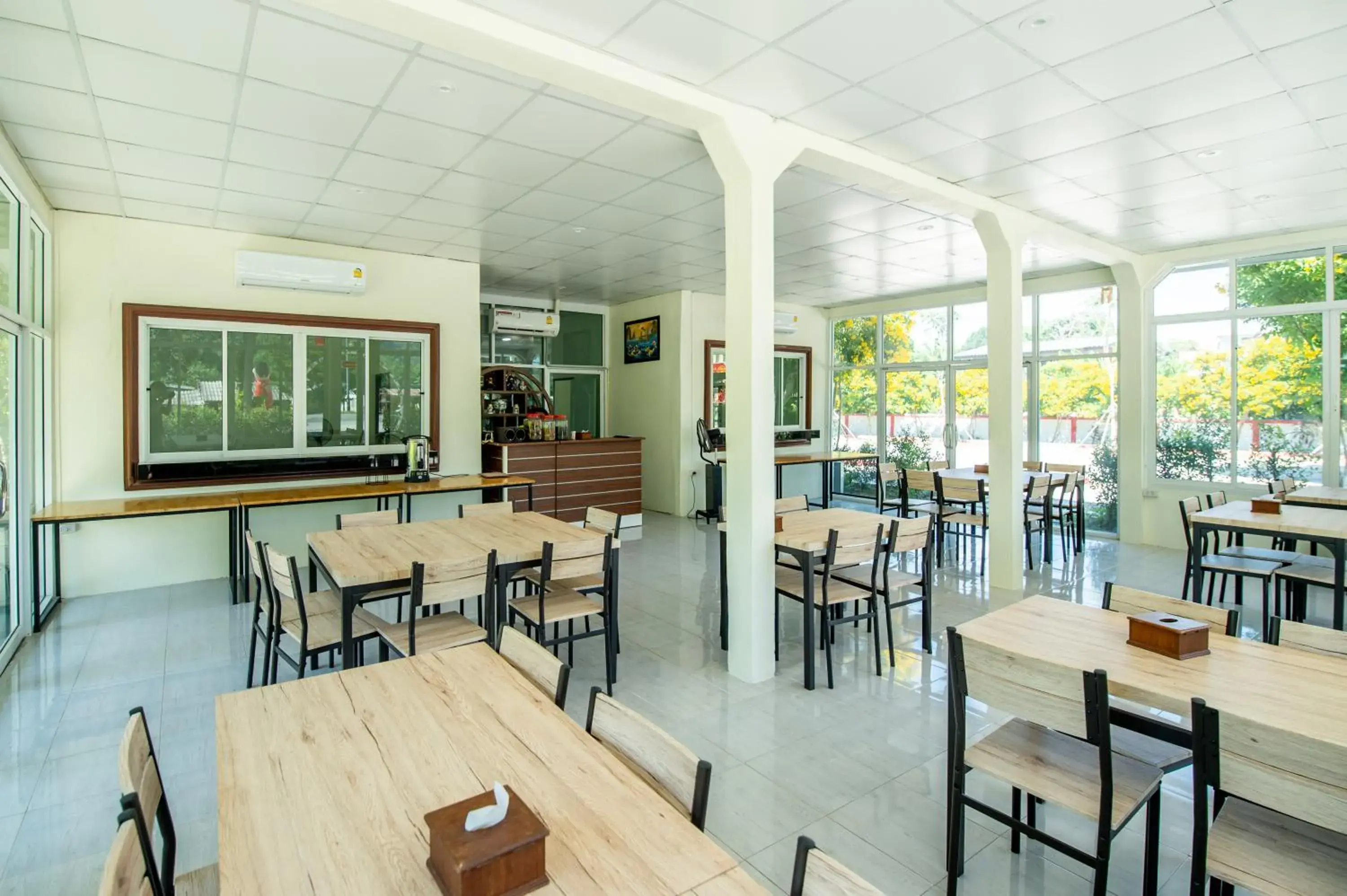 Restaurant/places to eat in Golden Dragon Kanchanaburi Restaurant/places to eat in Golden Dragon Kanchanaburi